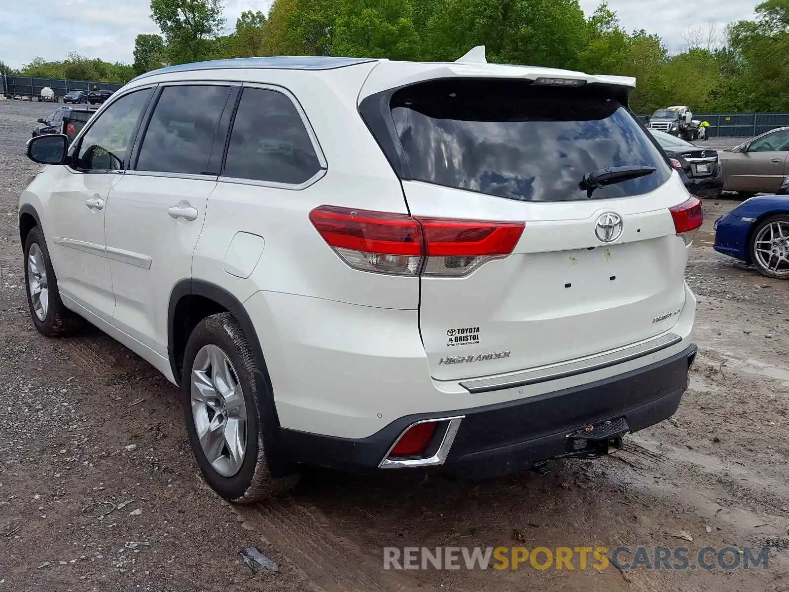 3 Photograph of a damaged car 5TDDZRFHXKS721189 TOYOTA HIGHLANDER 2019