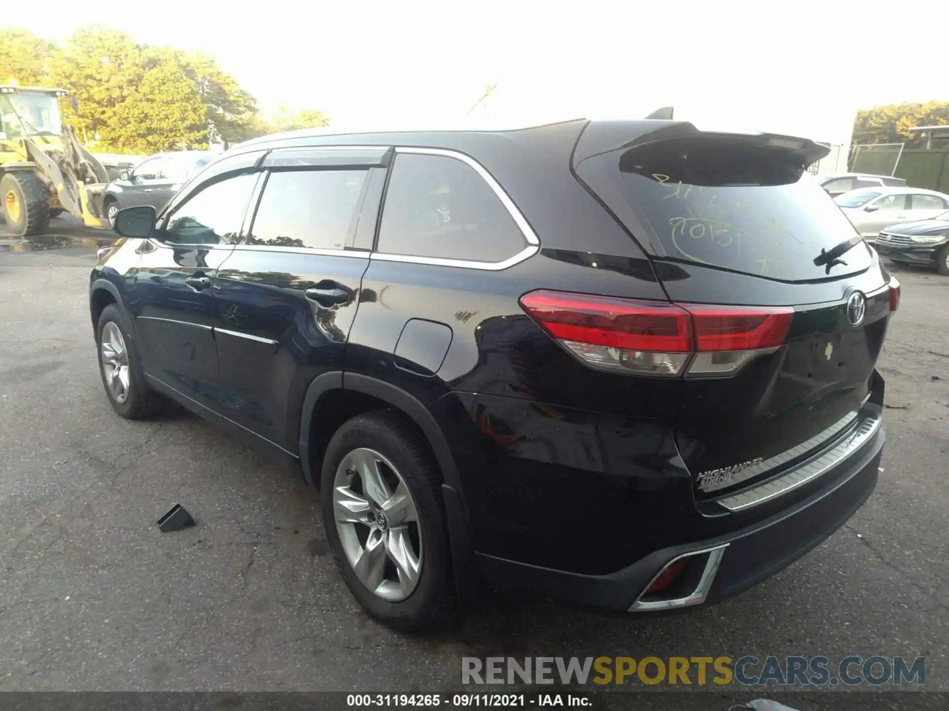 3 Photograph of a damaged car 5TDDZRFHXKS722925 TOYOTA HIGHLANDER 2019