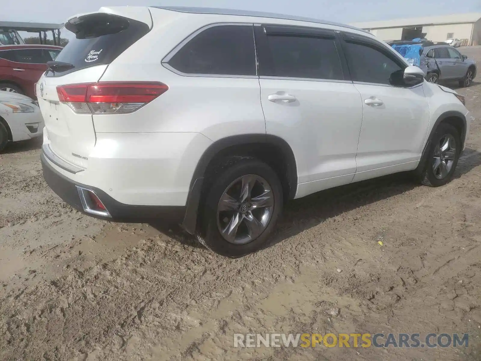 4 Photograph of a damaged car 5TDDZRFHXKS726621 TOYOTA HIGHLANDER 2019