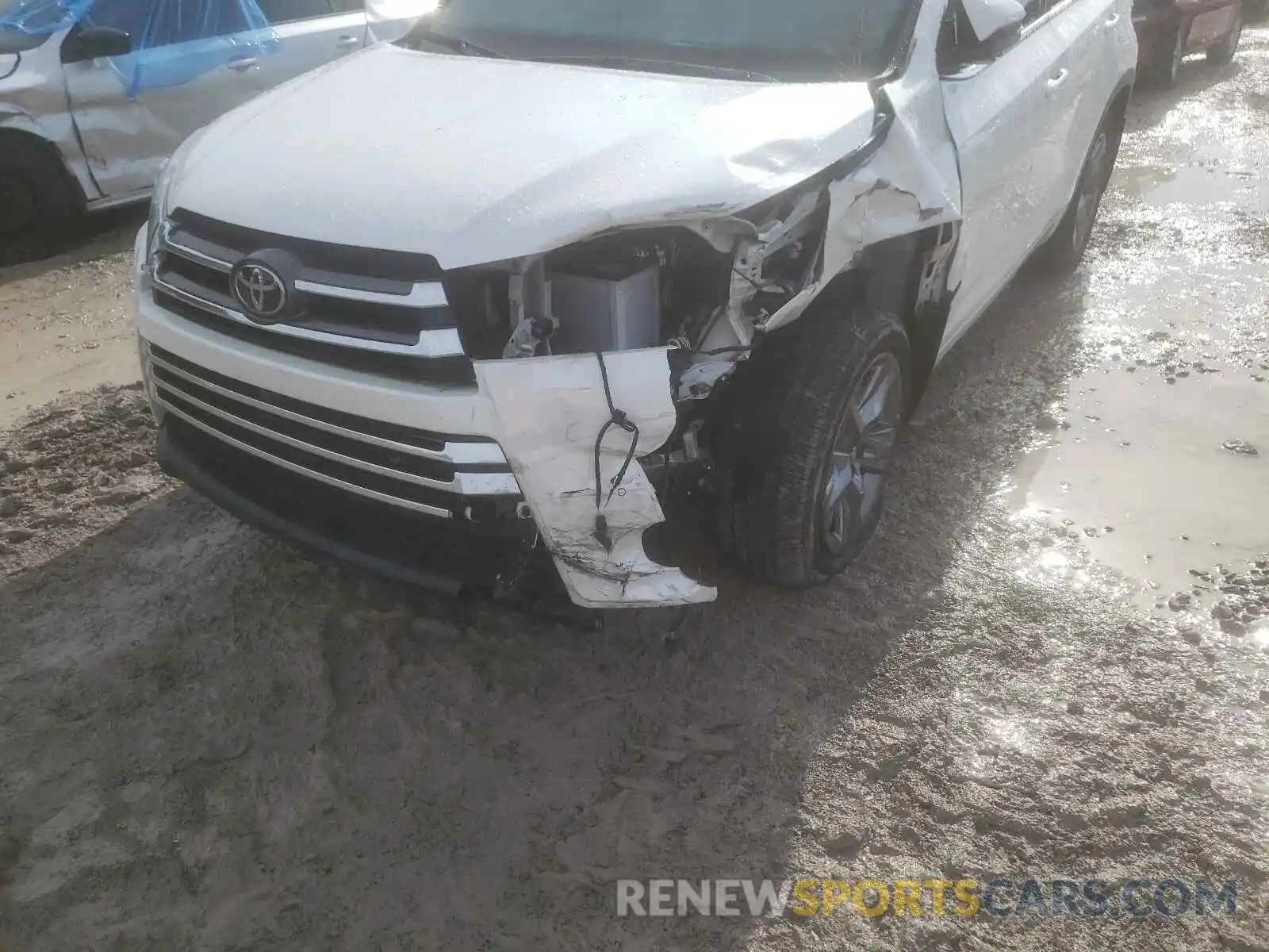 9 Photograph of a damaged car 5TDDZRFHXKS726621 TOYOTA HIGHLANDER 2019