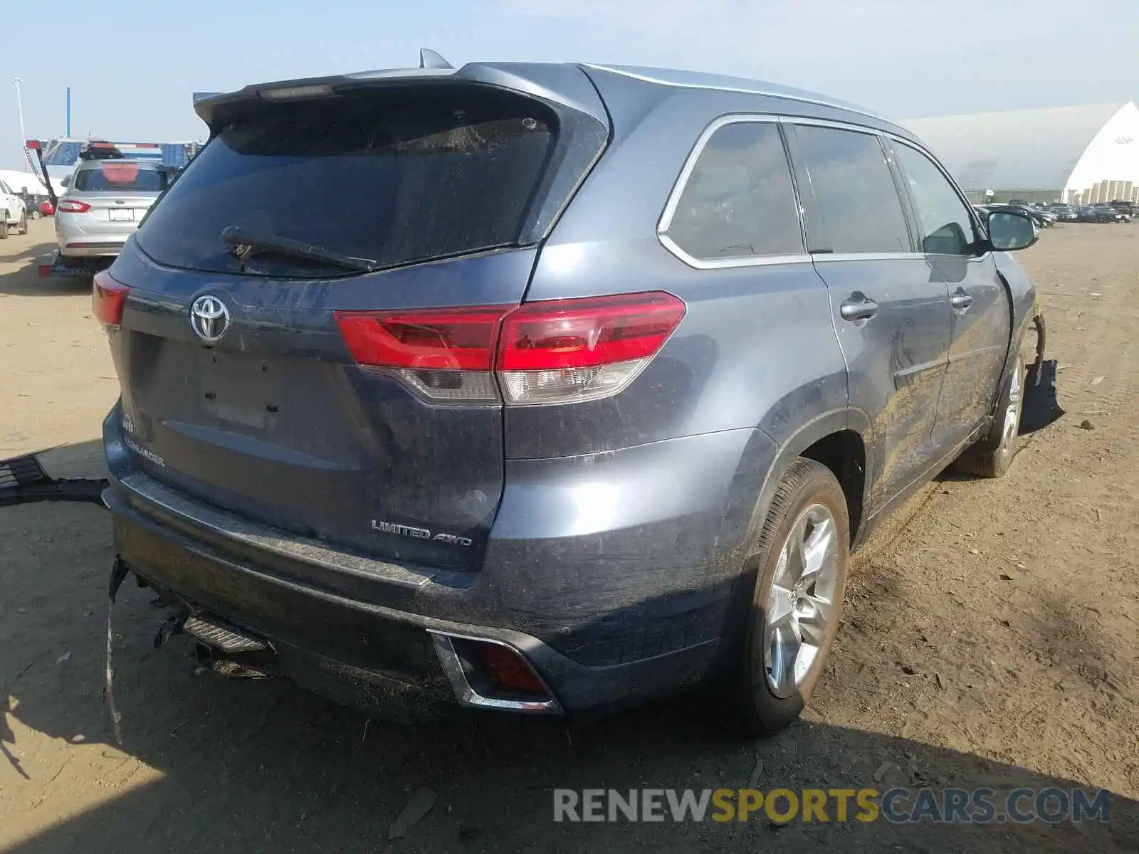 4 Photograph of a damaged car 5TDDZRFHXKS728952 TOYOTA HIGHLANDER 2019