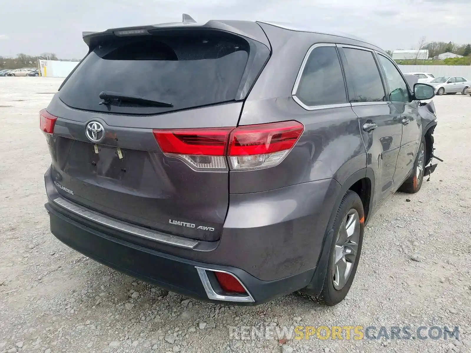 4 Photograph of a damaged car 5TDDZRFHXKS730863 TOYOTA HIGHLANDER 2019