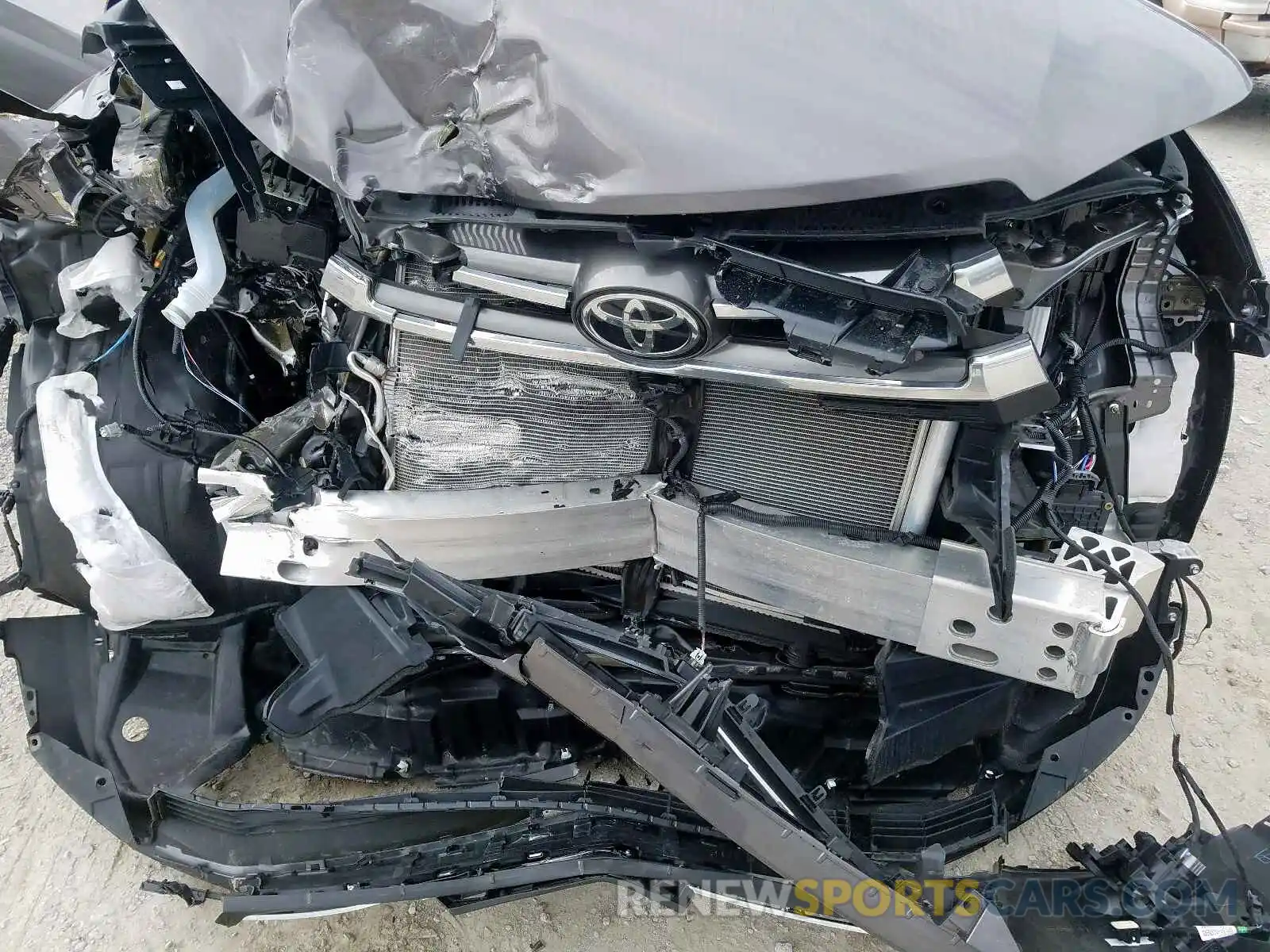 9 Photograph of a damaged car 5TDDZRFHXKS730863 TOYOTA HIGHLANDER 2019