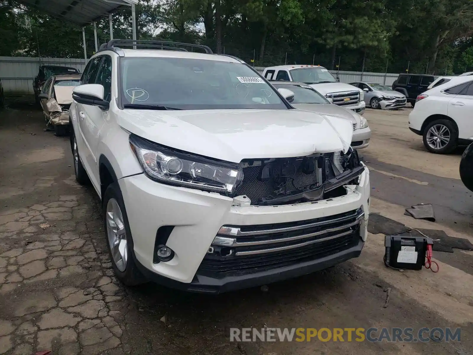 1 Photograph of a damaged car 5TDDZRFHXKS732189 TOYOTA HIGHLANDER 2019