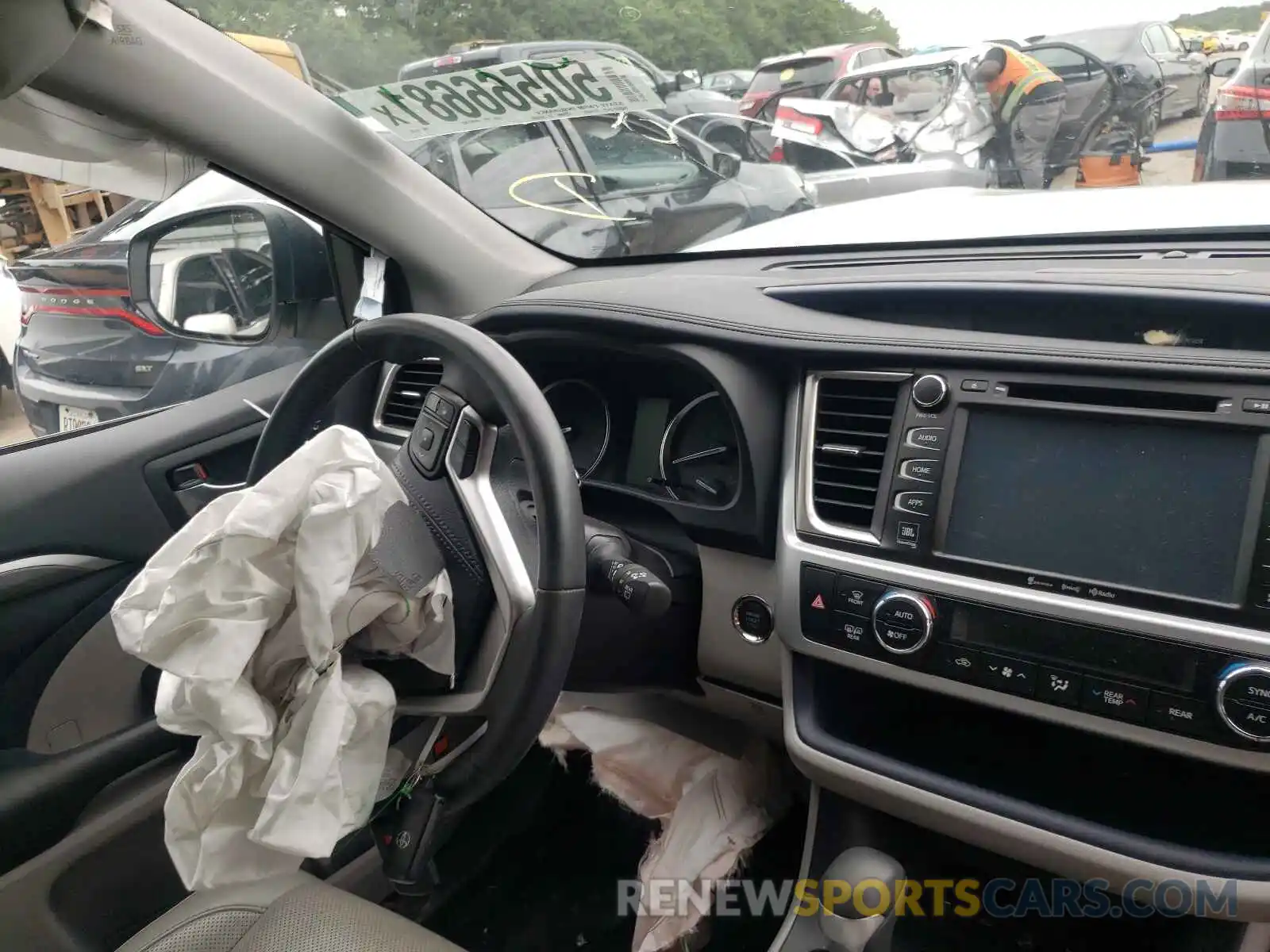 9 Photograph of a damaged car 5TDDZRFHXKS732189 TOYOTA HIGHLANDER 2019