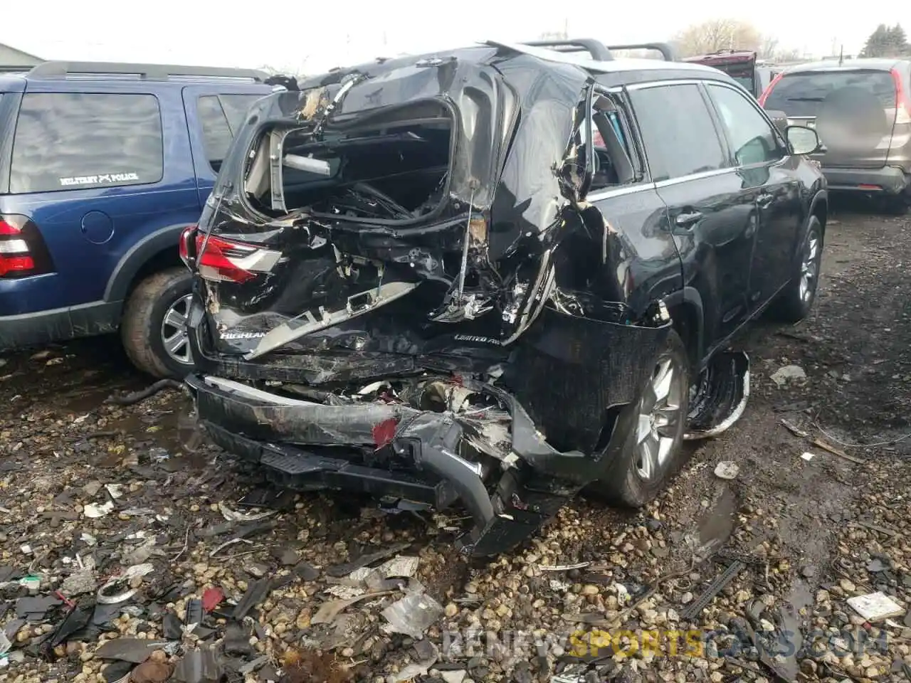 4 Photograph of a damaged car 5TDDZRFHXKS736842 TOYOTA HIGHLANDER 2019