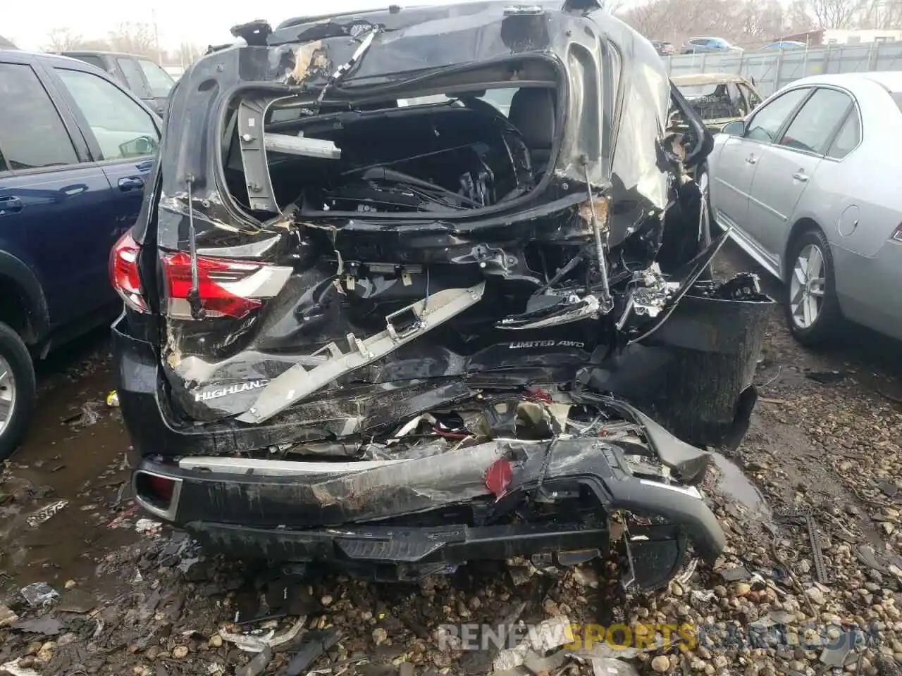 9 Photograph of a damaged car 5TDDZRFHXKS736842 TOYOTA HIGHLANDER 2019