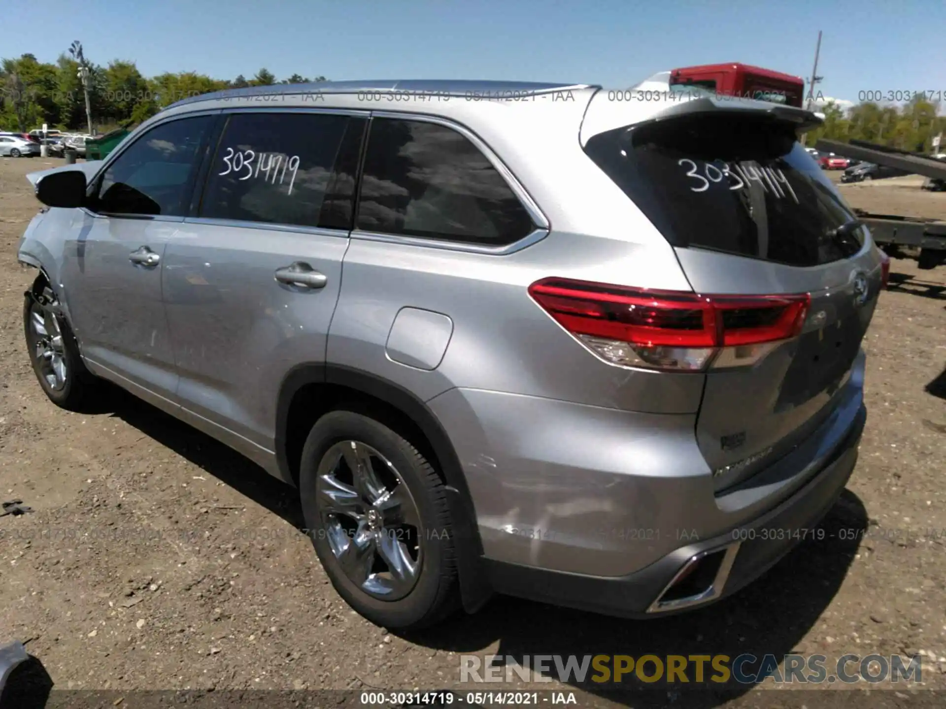 3 Photograph of a damaged car 5TDDZRFHXKS740387 TOYOTA HIGHLANDER 2019