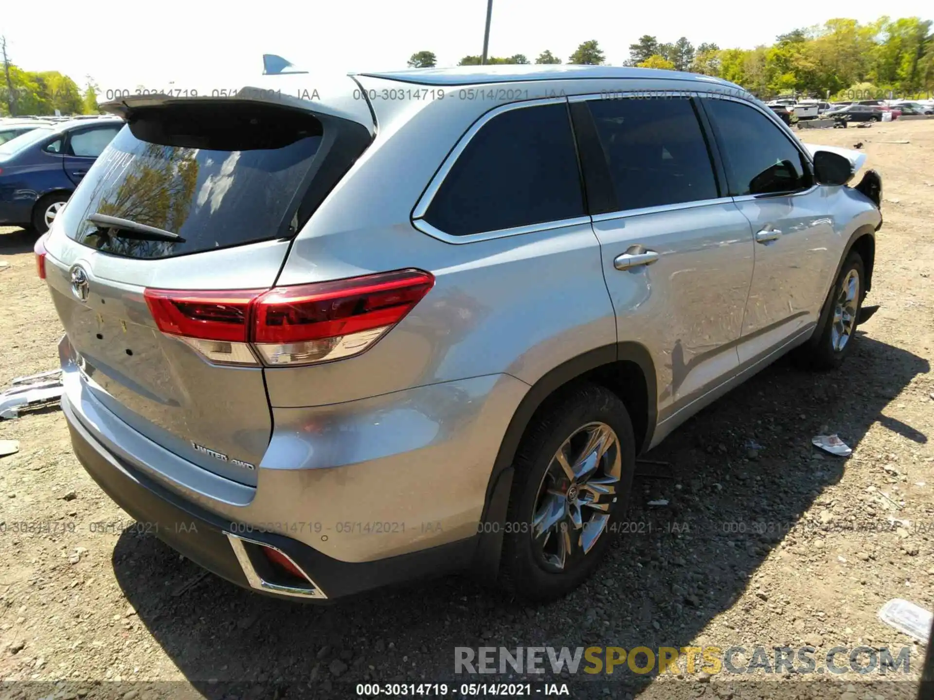 4 Photograph of a damaged car 5TDDZRFHXKS740387 TOYOTA HIGHLANDER 2019