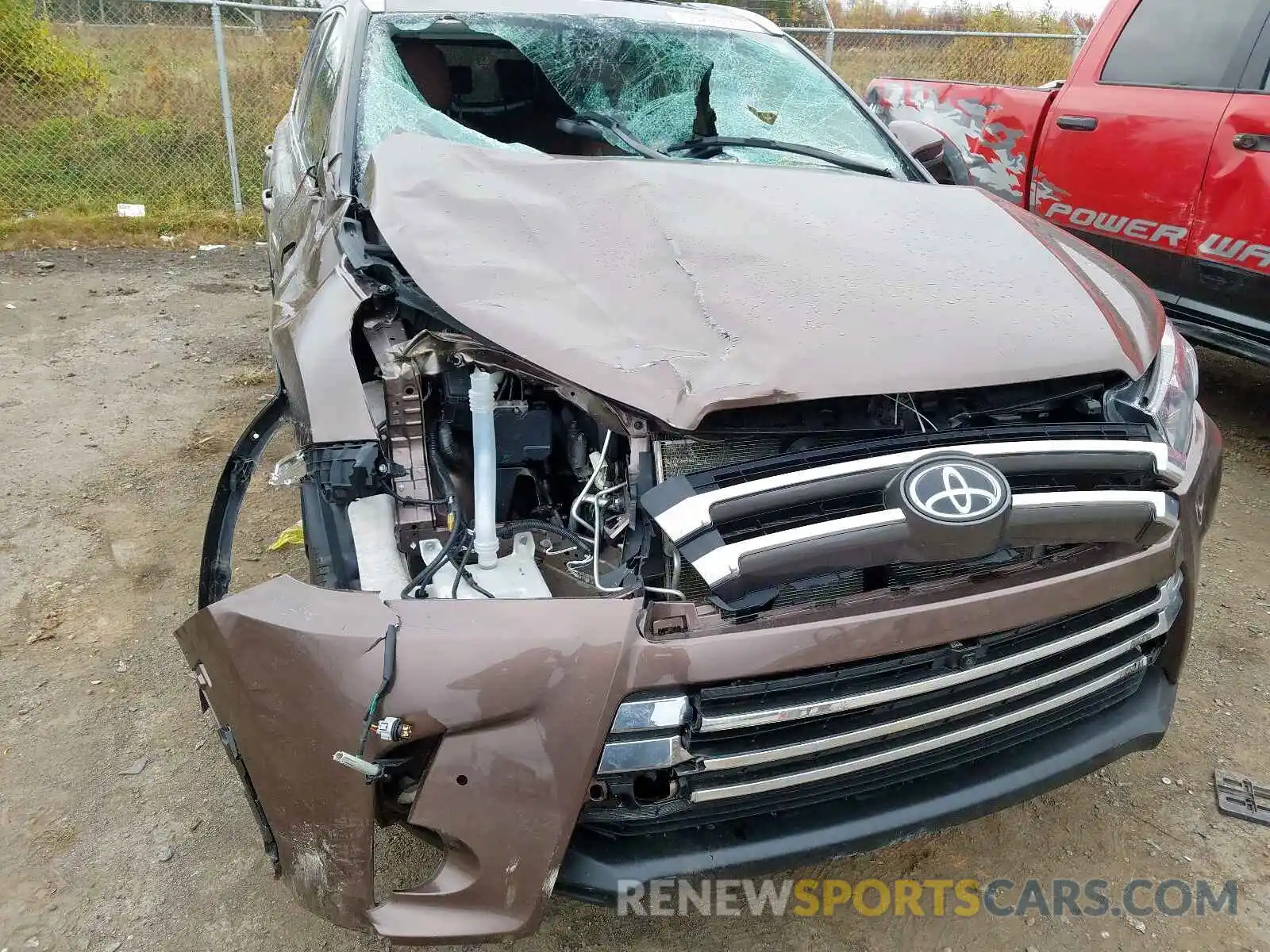 9 Photograph of a damaged car 5TDDZRFHXKS915611 TOYOTA HIGHLANDER 2019