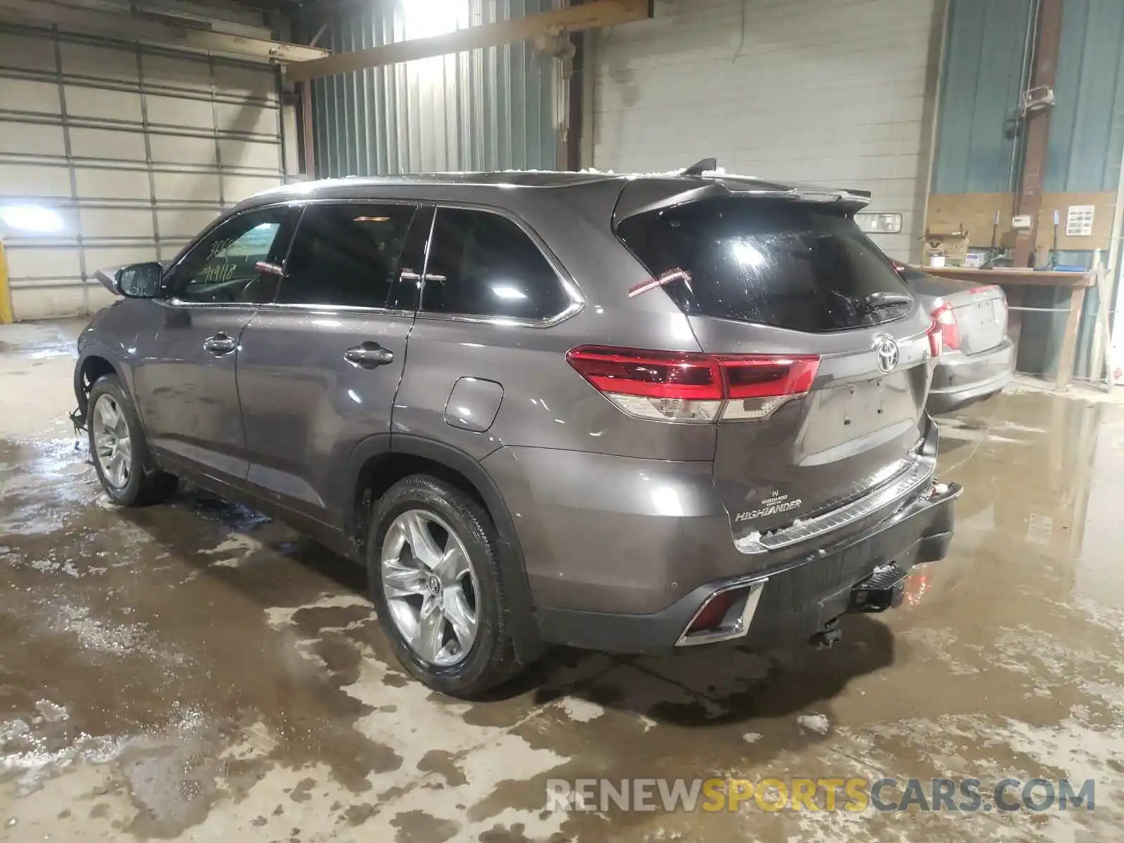 3 Photograph of a damaged car 5TDDZRFHXKS917035 TOYOTA HIGHLANDER 2019