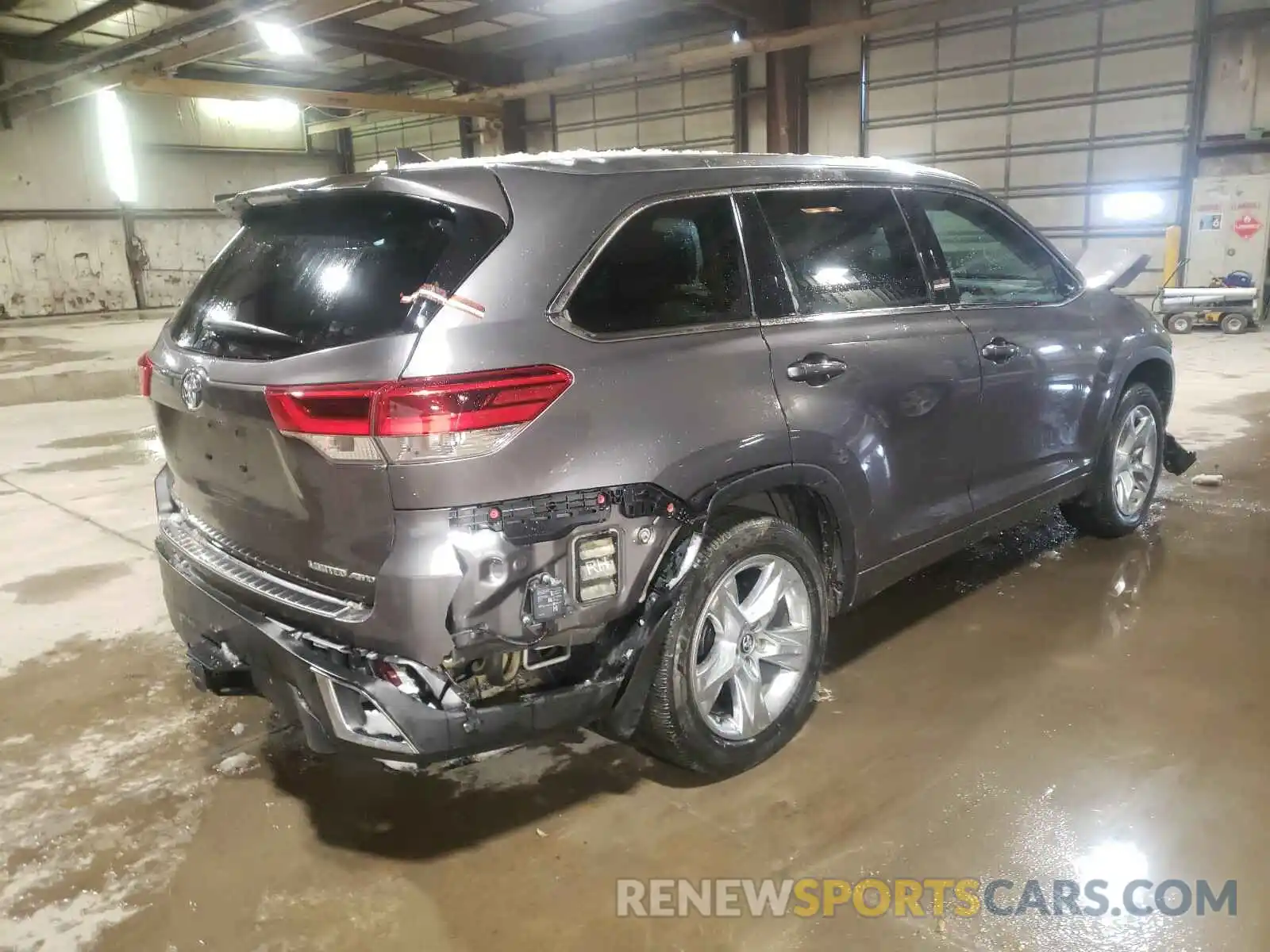 4 Photograph of a damaged car 5TDDZRFHXKS917035 TOYOTA HIGHLANDER 2019