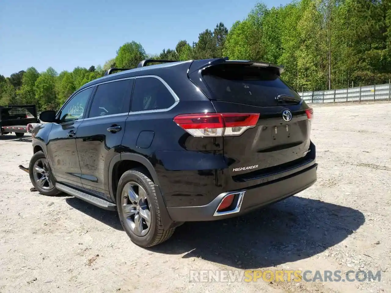 3 Photograph of a damaged car 5TDDZRFHXKS935485 TOYOTA HIGHLANDER 2019