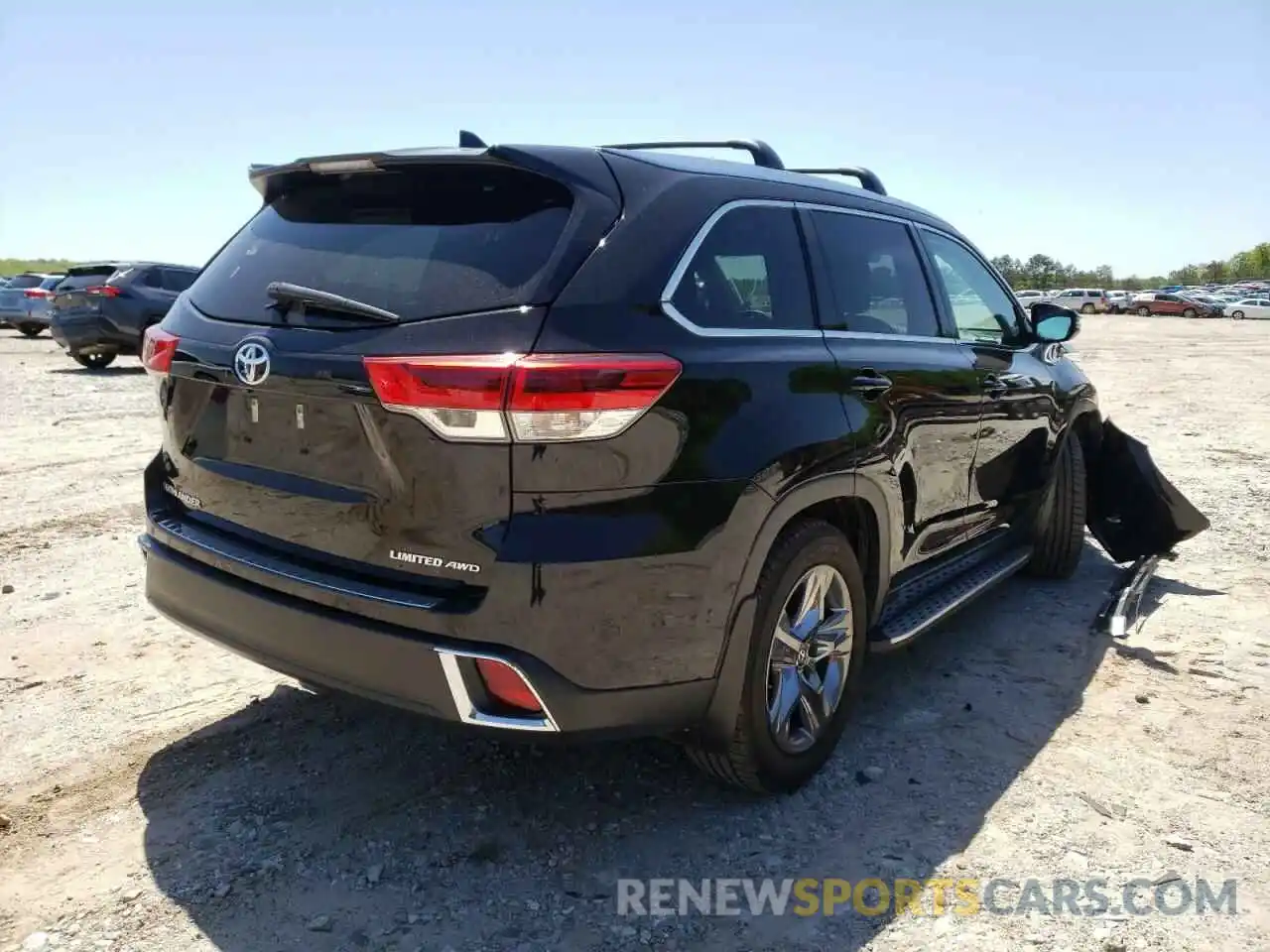 4 Photograph of a damaged car 5TDDZRFHXKS935485 TOYOTA HIGHLANDER 2019