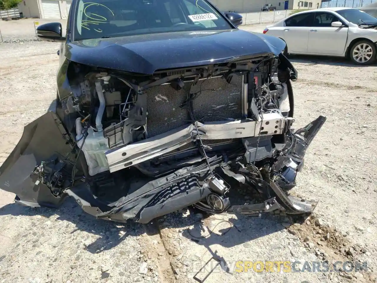 9 Photograph of a damaged car 5TDDZRFHXKS935485 TOYOTA HIGHLANDER 2019