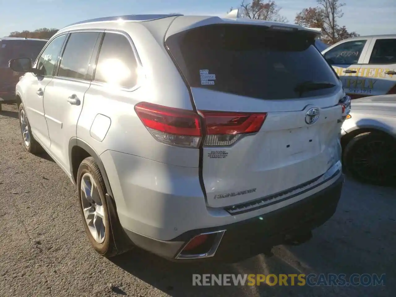 3 Photograph of a damaged car 5TDDZRFHXKS974271 TOYOTA HIGHLANDER 2019