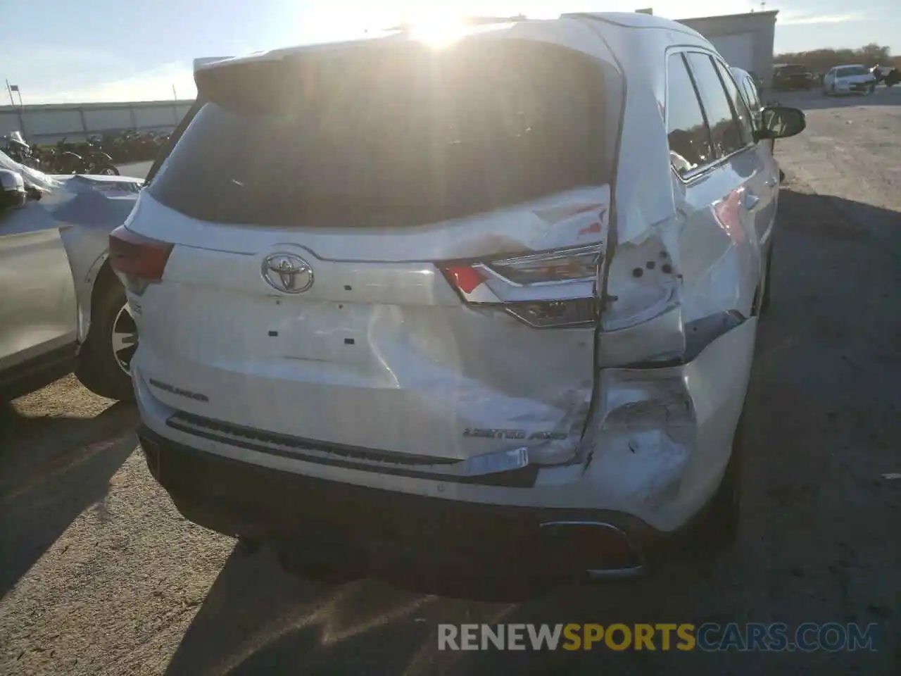 9 Photograph of a damaged car 5TDDZRFHXKS974271 TOYOTA HIGHLANDER 2019