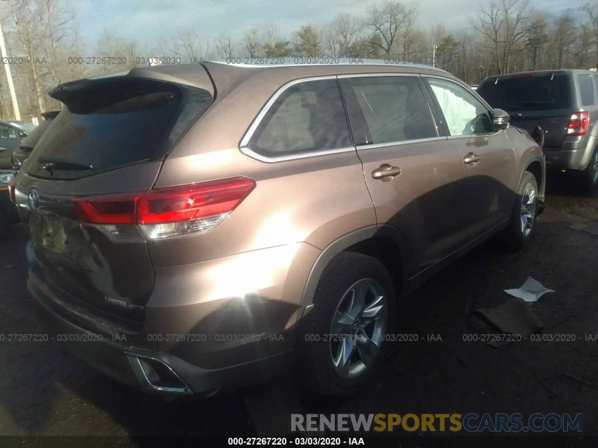 4 Photograph of a damaged car 5TDDZRFHXKS977350 TOYOTA HIGHLANDER 2019