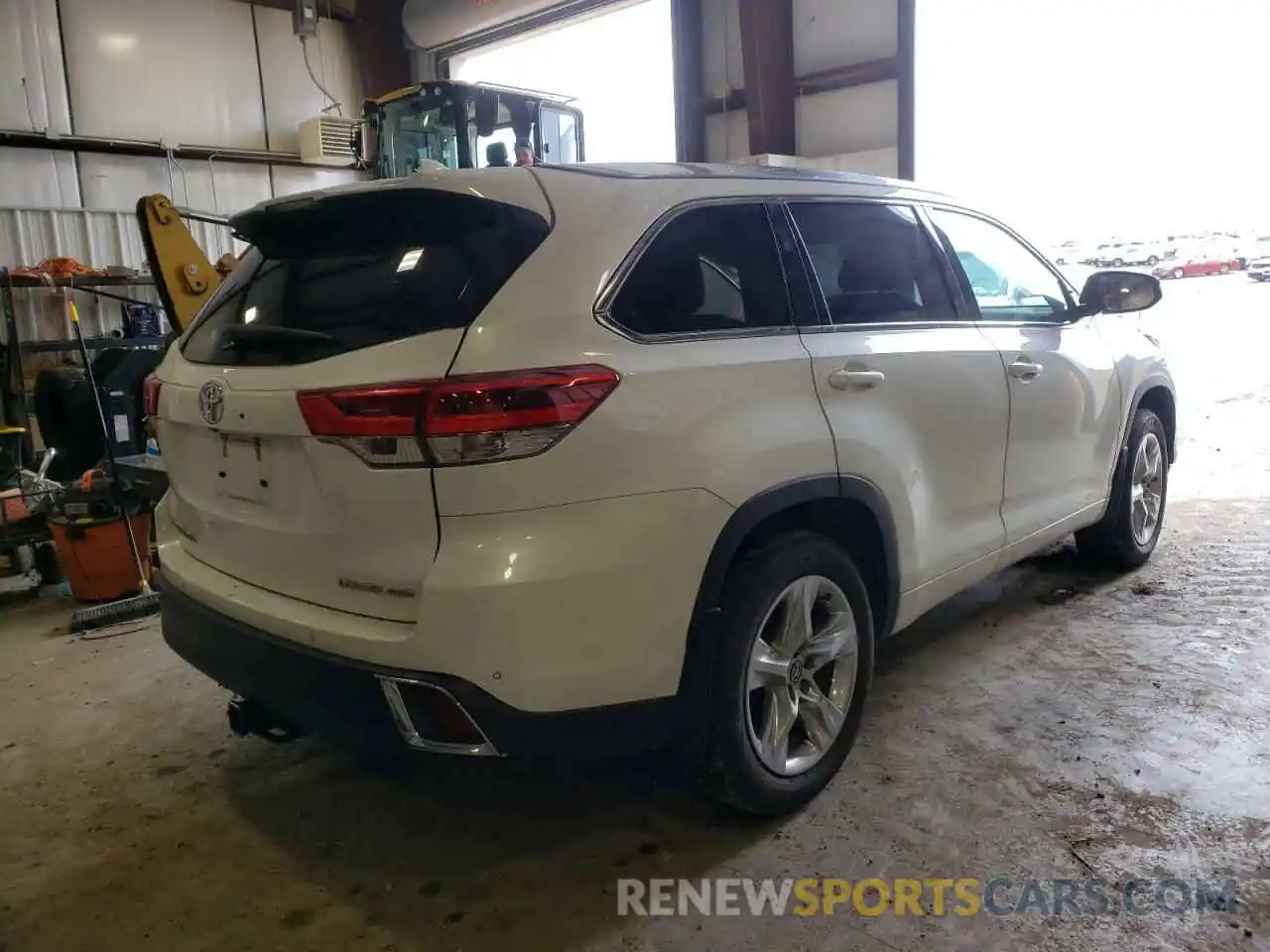 4 Photograph of a damaged car 5TDDZRFHXKS979535 TOYOTA HIGHLANDER 2019