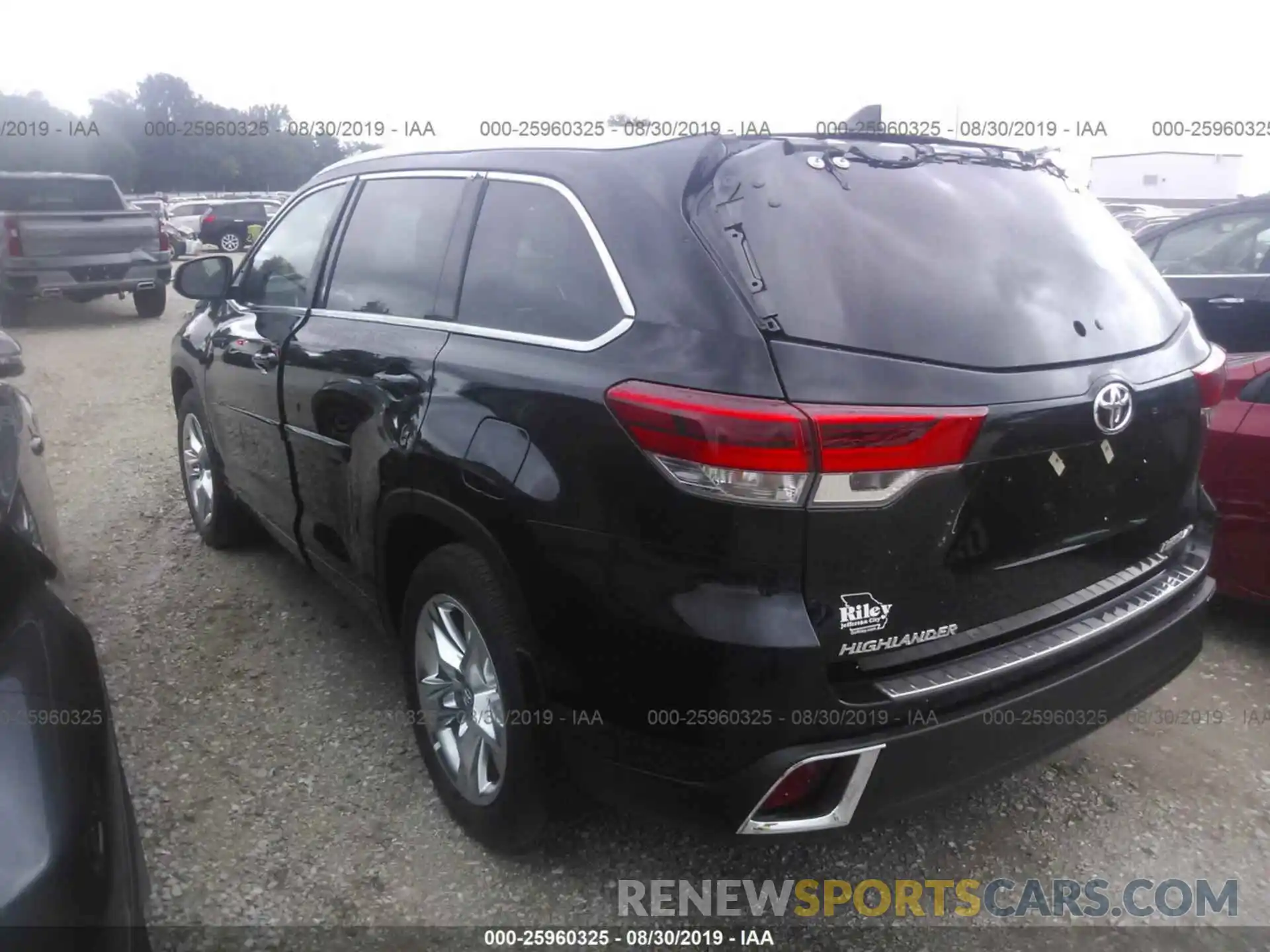 3 Photograph of a damaged car 5TDDZRFHXKS985108 TOYOTA HIGHLANDER 2019