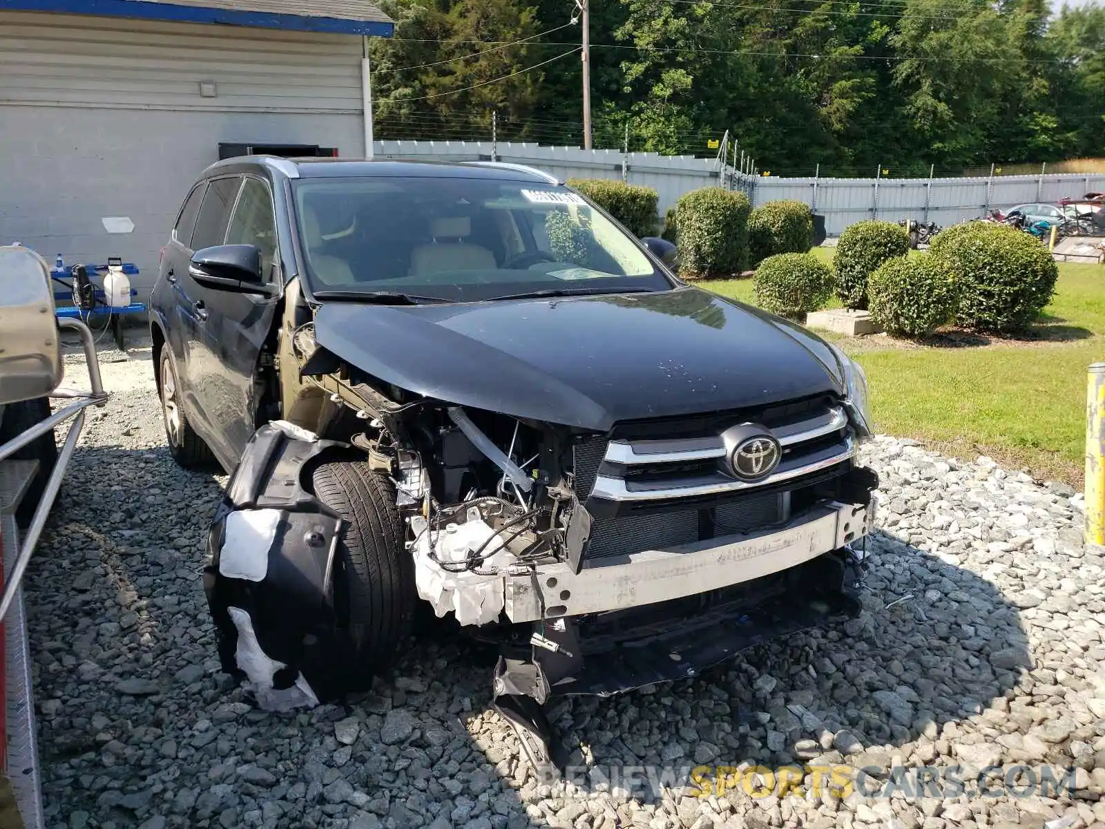 1 Photograph of a damaged car 5TDDZRFHXKS987344 TOYOTA HIGHLANDER 2019