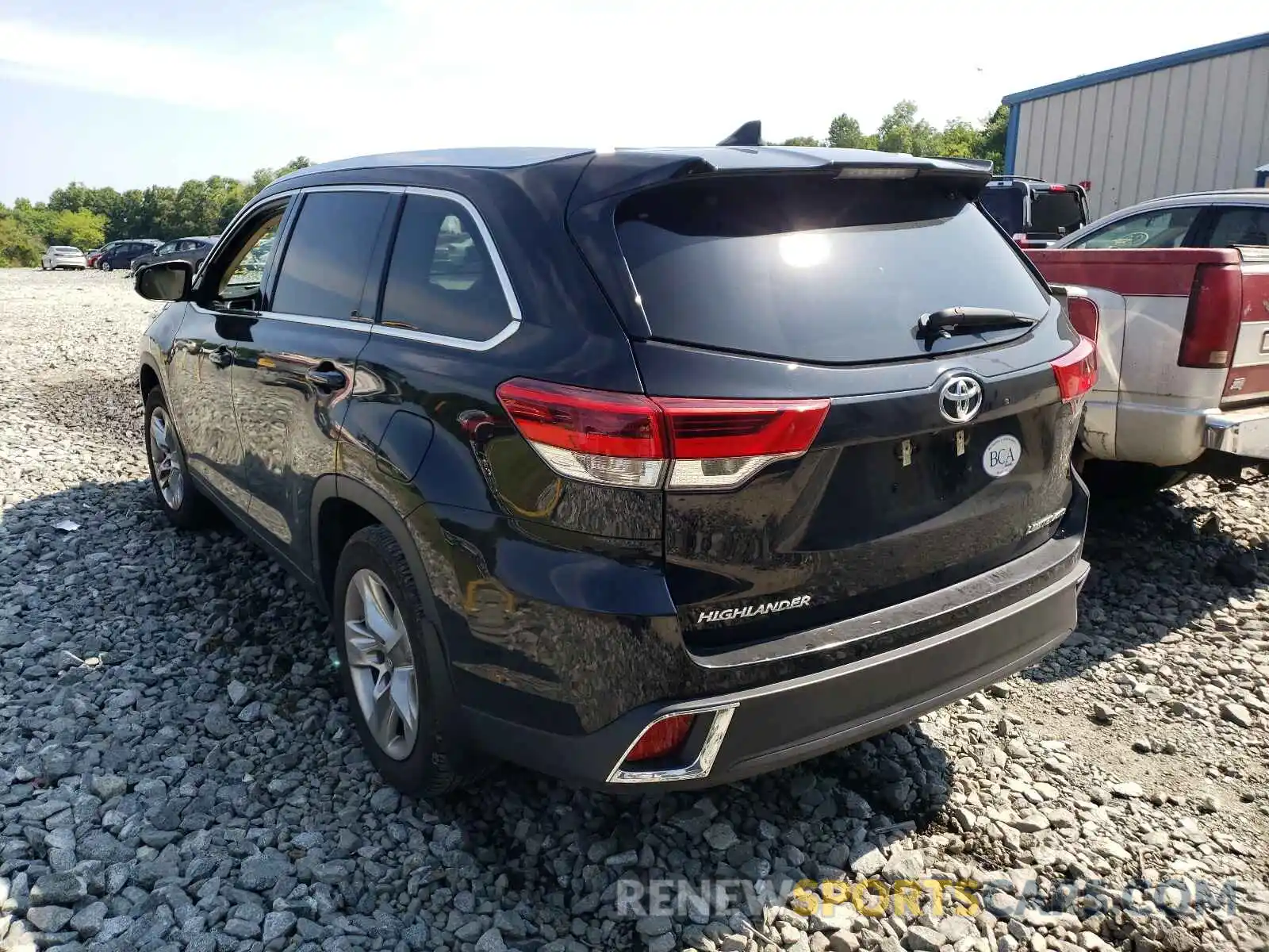 3 Photograph of a damaged car 5TDDZRFHXKS987344 TOYOTA HIGHLANDER 2019