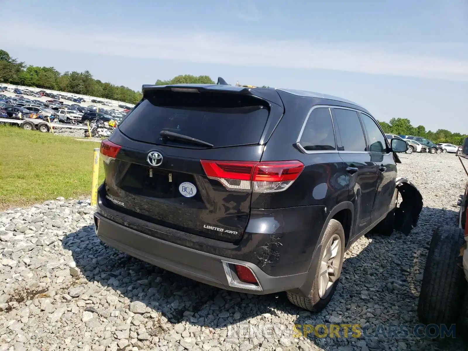 4 Photograph of a damaged car 5TDDZRFHXKS987344 TOYOTA HIGHLANDER 2019