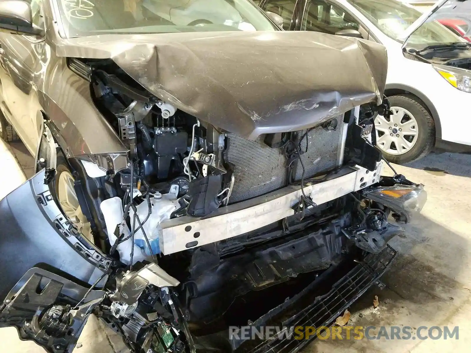 9 Photograph of a damaged car 5TDDZRFHXKS988851 TOYOTA HIGHLANDER 2019