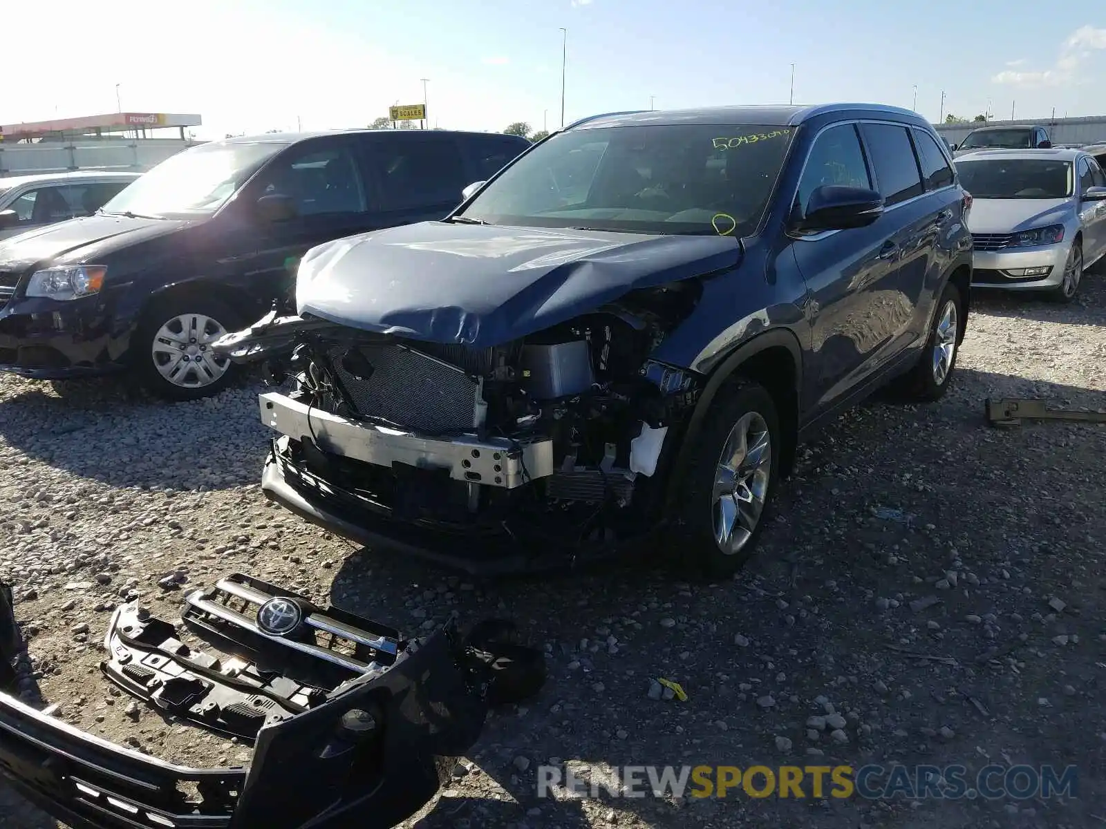 2 Photograph of a damaged car 5TDDZRFHXKS998621 TOYOTA HIGHLANDER 2019