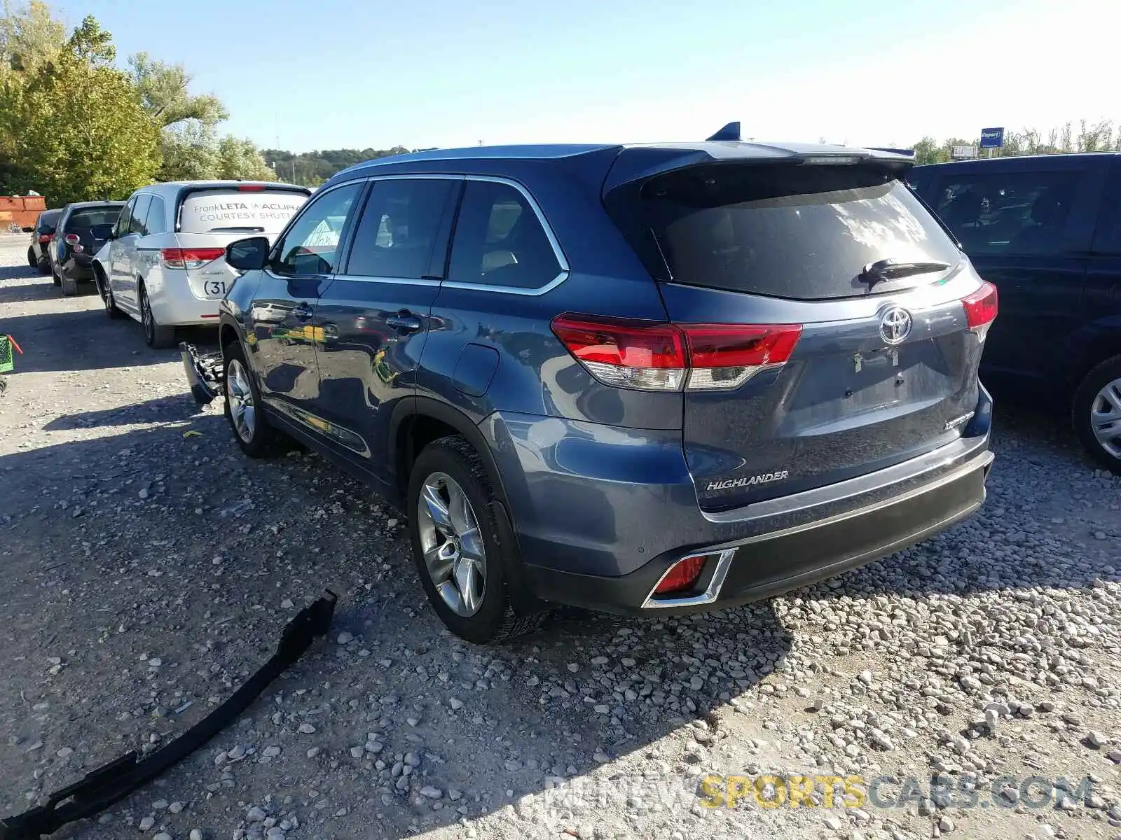 3 Photograph of a damaged car 5TDDZRFHXKS998621 TOYOTA HIGHLANDER 2019