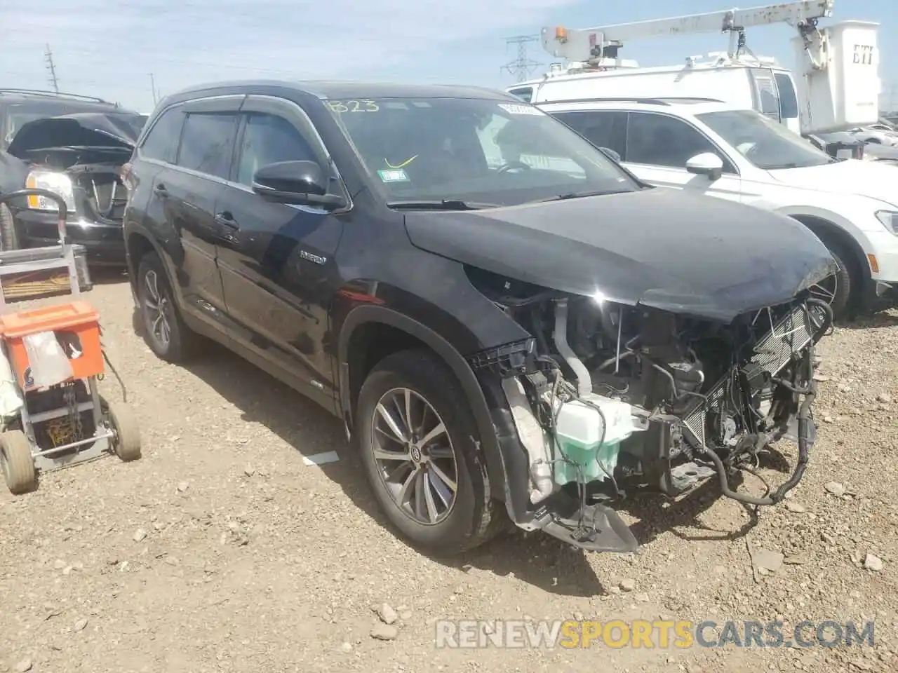 1 Photograph of a damaged car 5TDJGRFH0KS052259 TOYOTA HIGHLANDER 2019