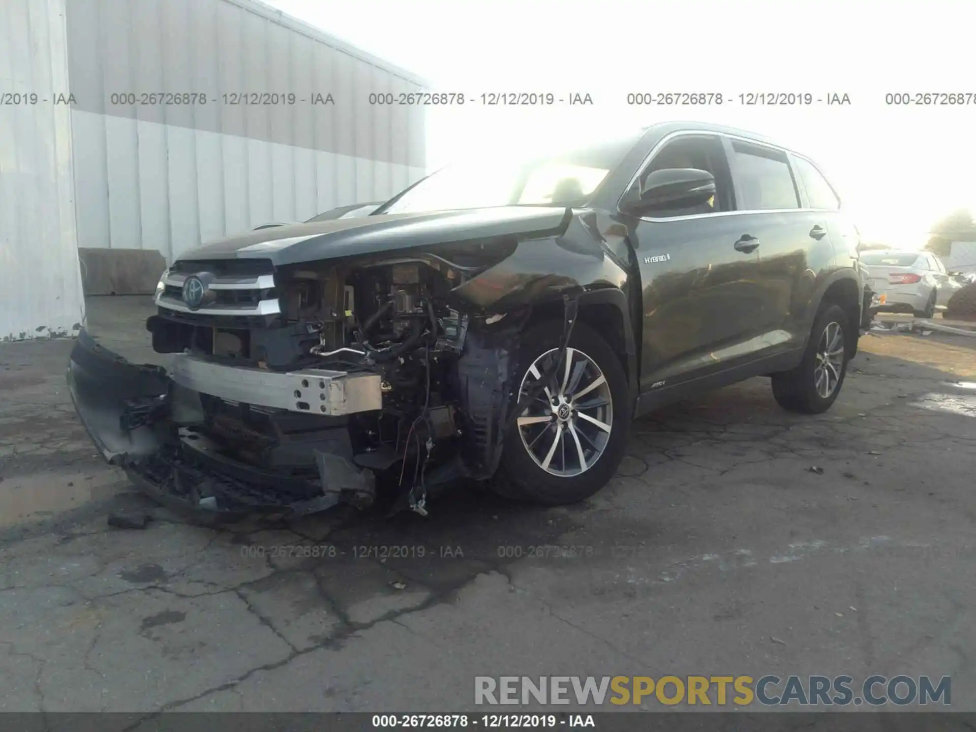 2 Photograph of a damaged car 5TDJGRFH0KS052746 TOYOTA HIGHLANDER 2019