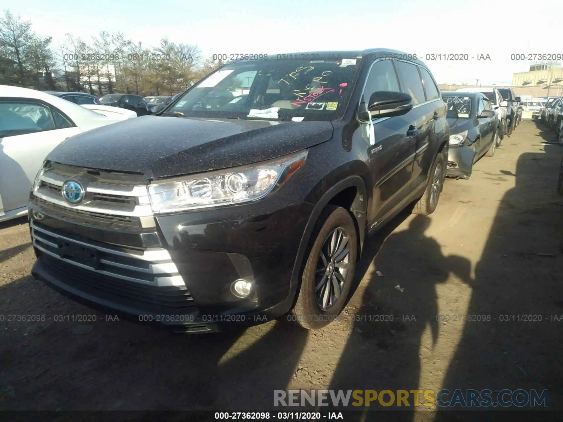 2 Photograph of a damaged car 5TDJGRFH0KS065142 TOYOTA HIGHLANDER 2019