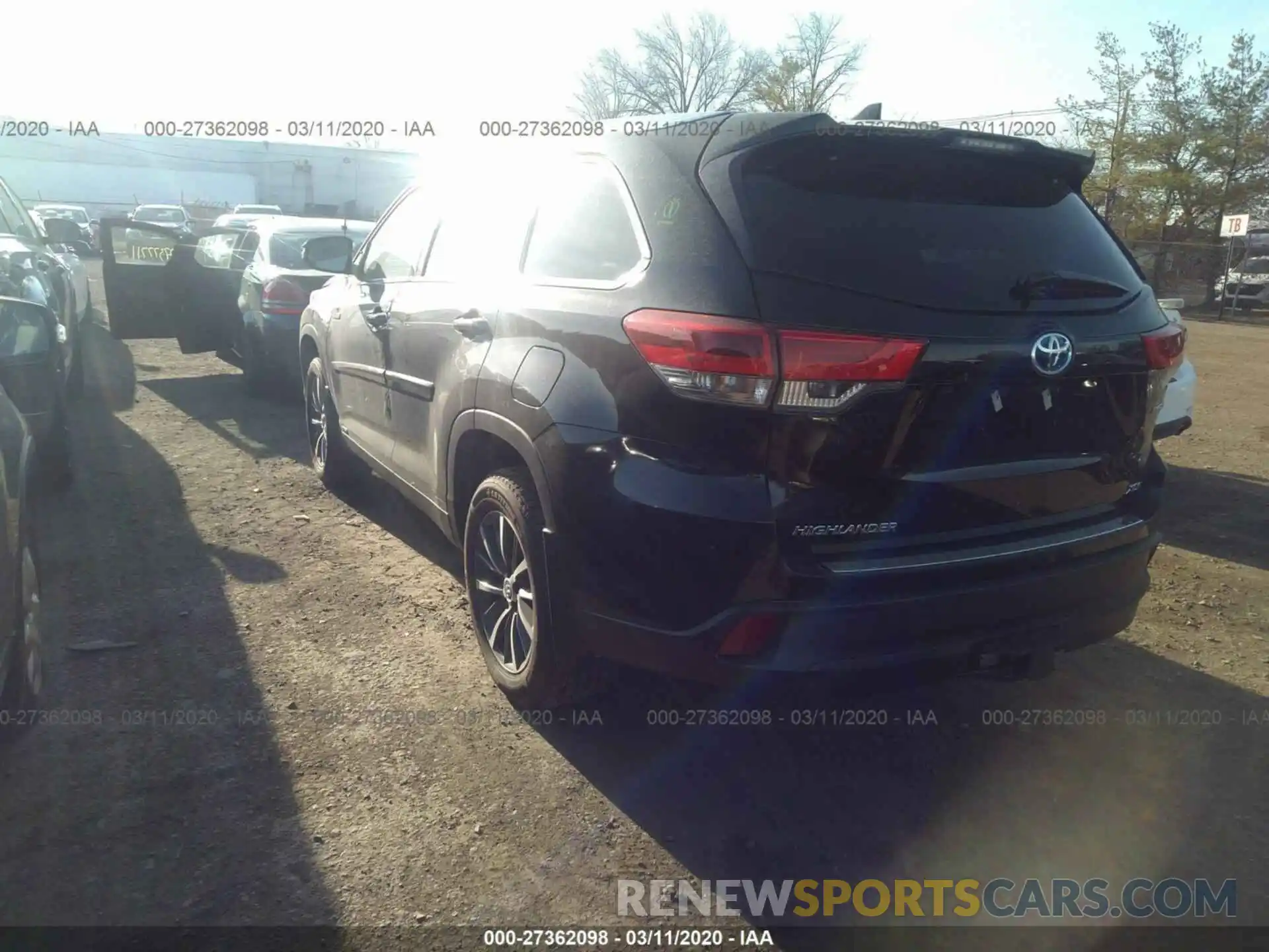 3 Photograph of a damaged car 5TDJGRFH0KS065142 TOYOTA HIGHLANDER 2019