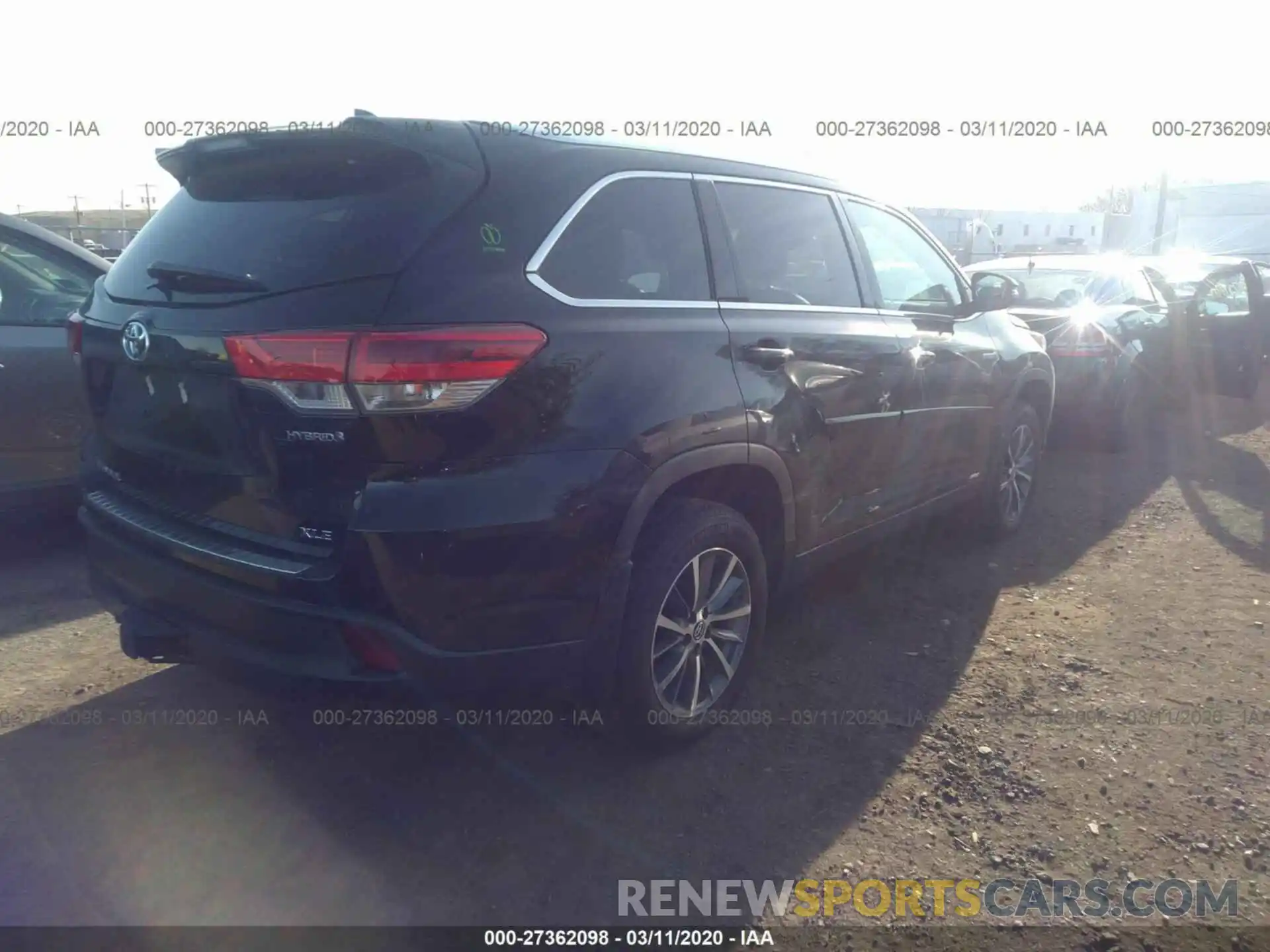 4 Photograph of a damaged car 5TDJGRFH0KS065142 TOYOTA HIGHLANDER 2019