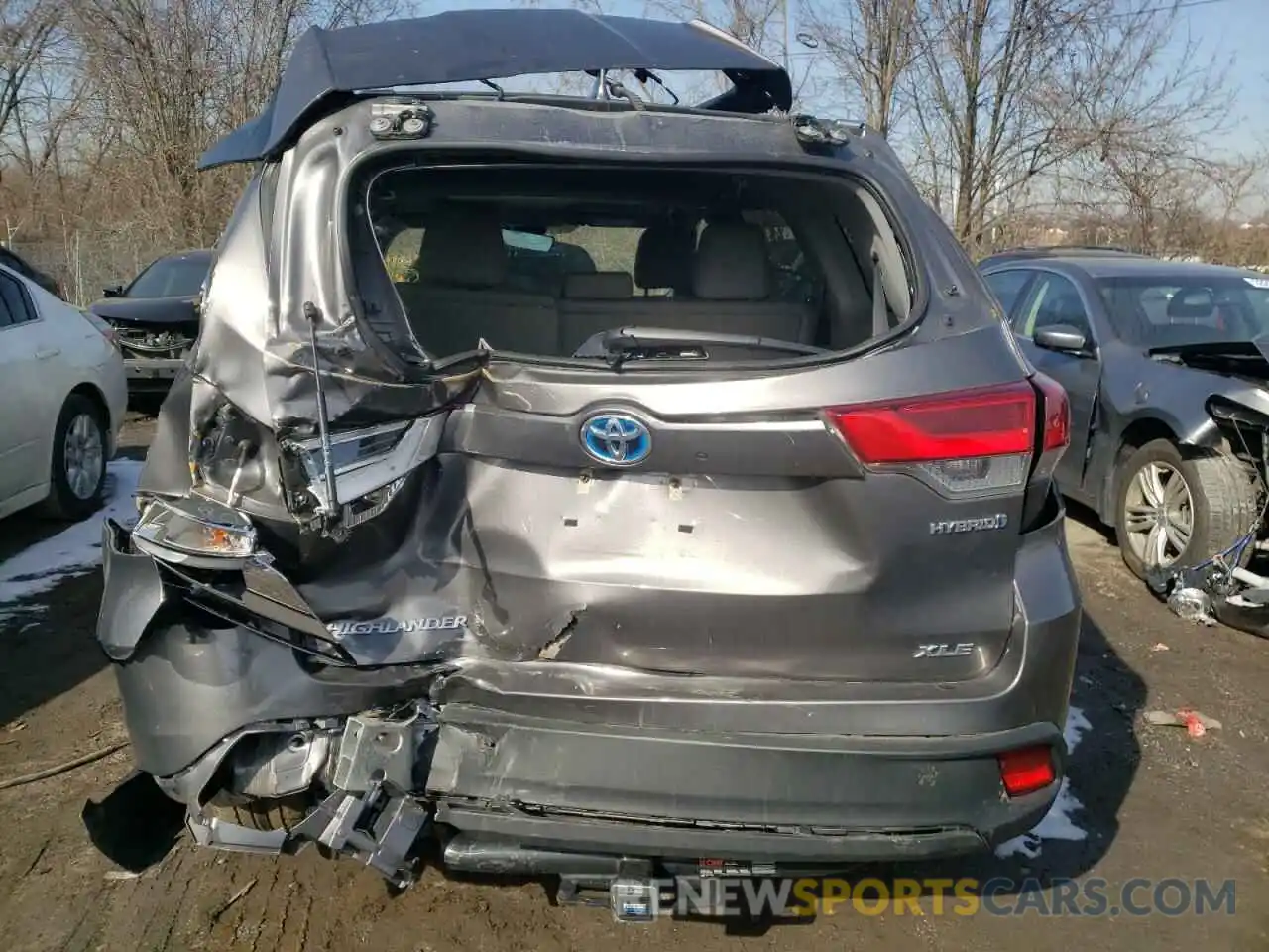 9 Photograph of a damaged car 5TDJGRFH0KS065335 TOYOTA HIGHLANDER 2019