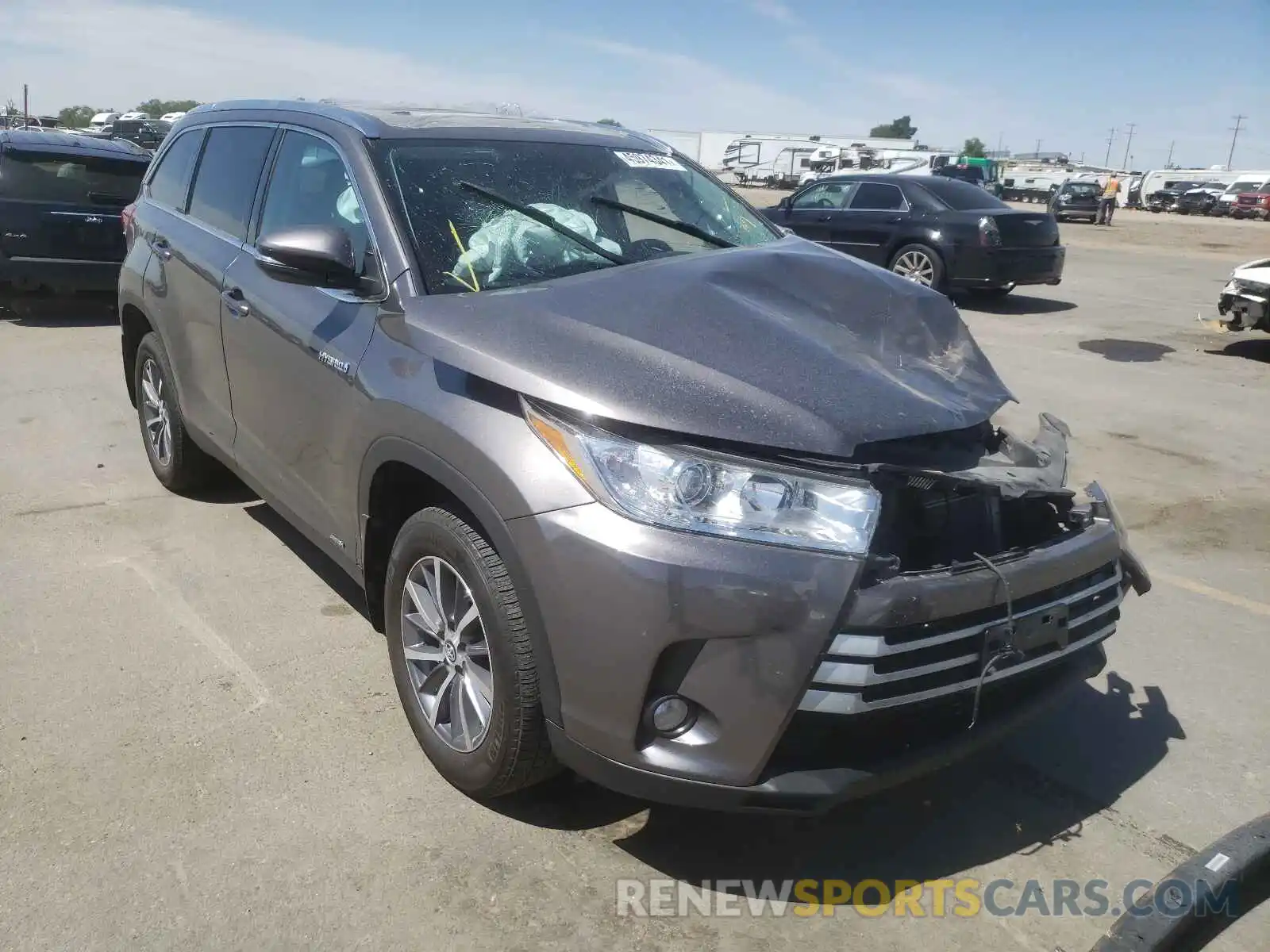 1 Photograph of a damaged car 5TDJGRFH0KS066629 TOYOTA HIGHLANDER 2019