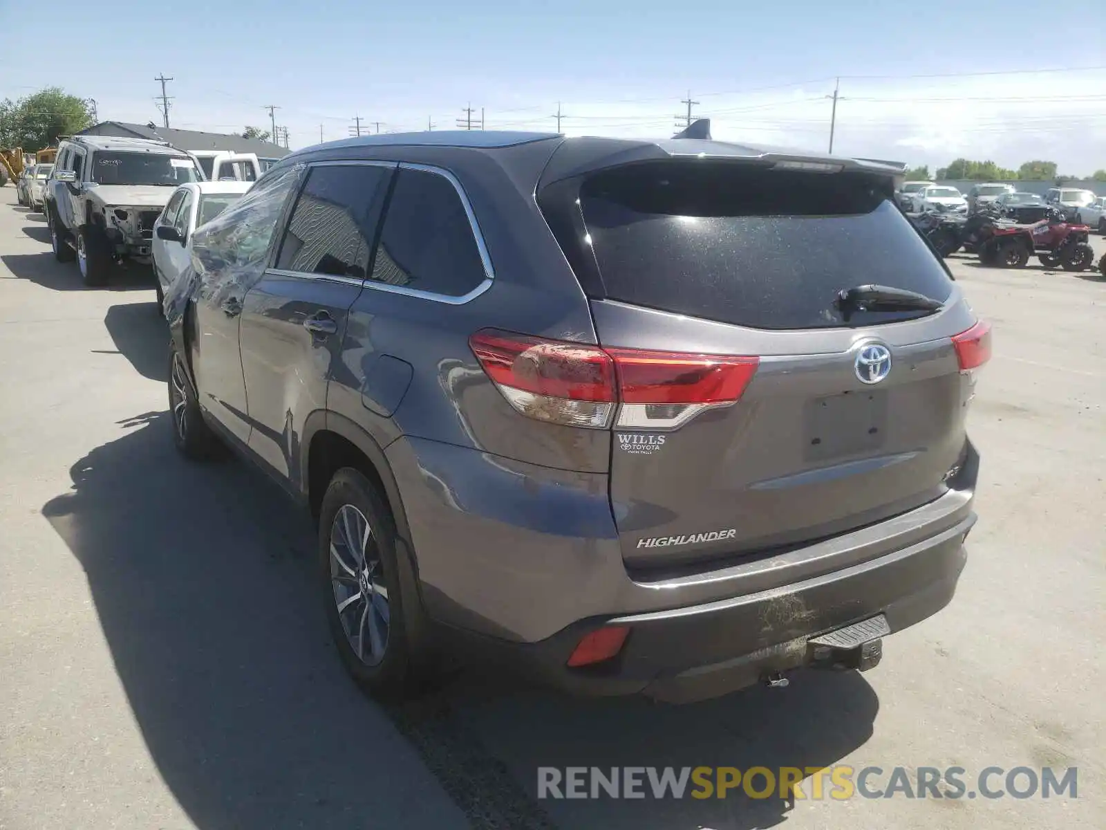 3 Photograph of a damaged car 5TDJGRFH0KS066629 TOYOTA HIGHLANDER 2019