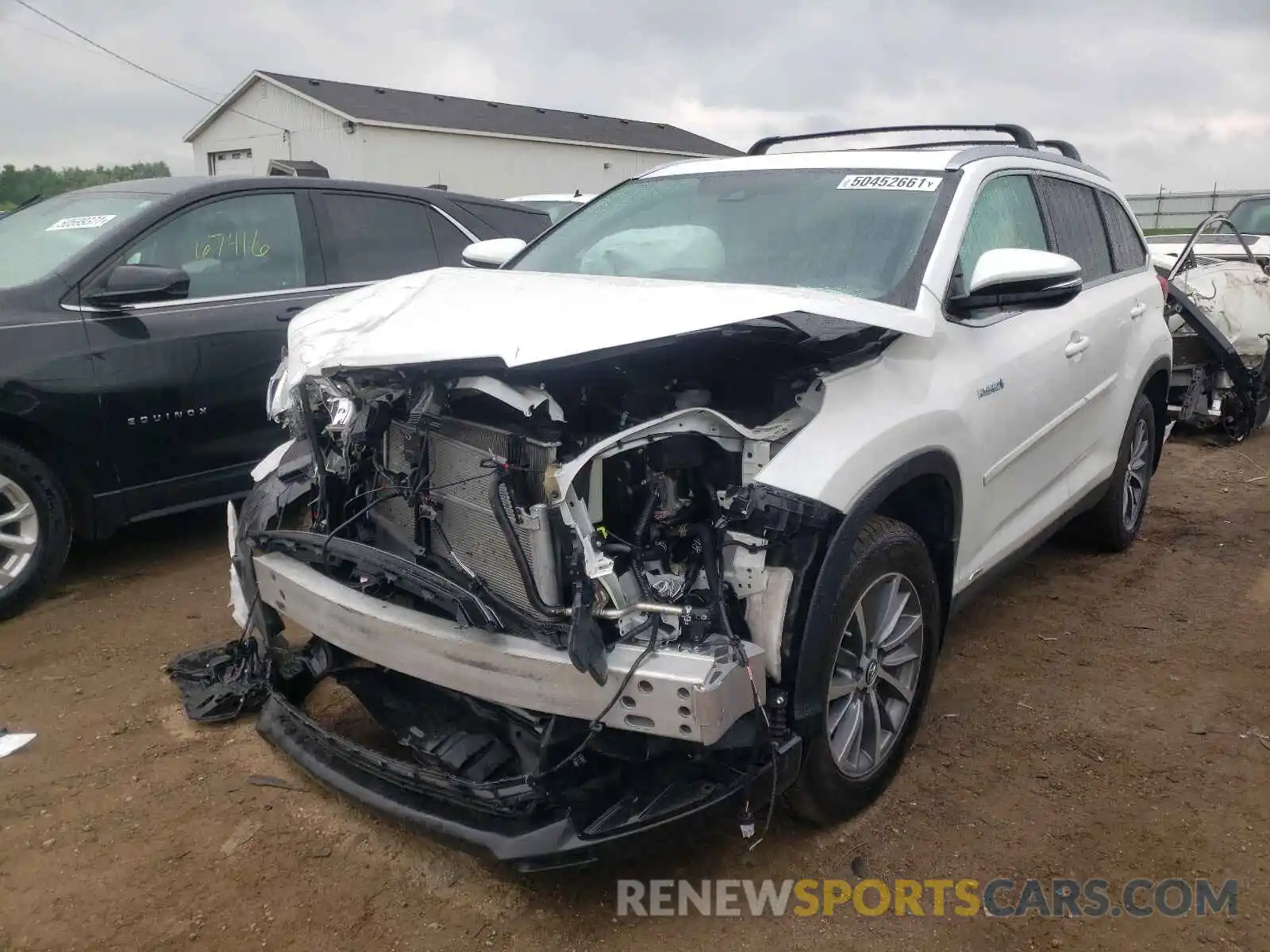 2 Photograph of a damaged car 5TDJGRFH0KS069157 TOYOTA HIGHLANDER 2019