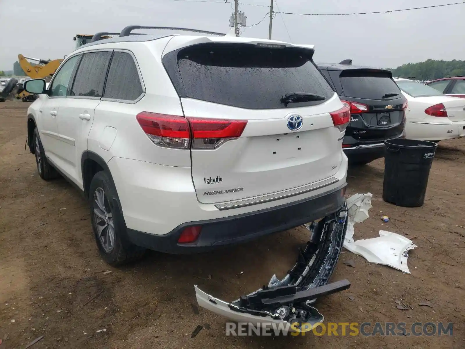 3 Photograph of a damaged car 5TDJGRFH0KS069157 TOYOTA HIGHLANDER 2019