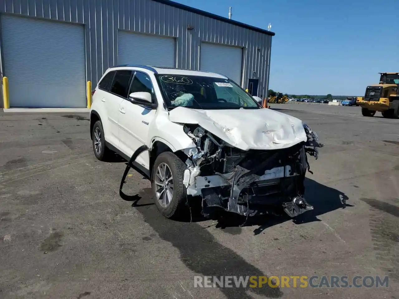 1 Photograph of a damaged car 5TDJGRFH0KS069367 TOYOTA HIGHLANDER 2019