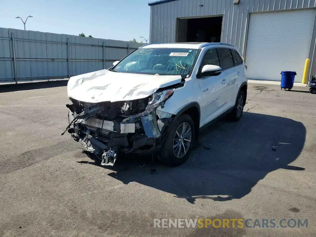 2 Photograph of a damaged car 5TDJGRFH0KS069367 TOYOTA HIGHLANDER 2019