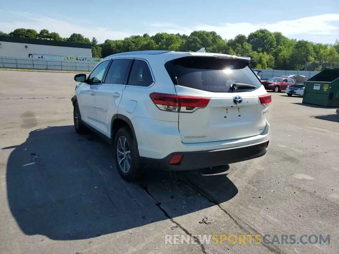 3 Photograph of a damaged car 5TDJGRFH0KS069367 TOYOTA HIGHLANDER 2019