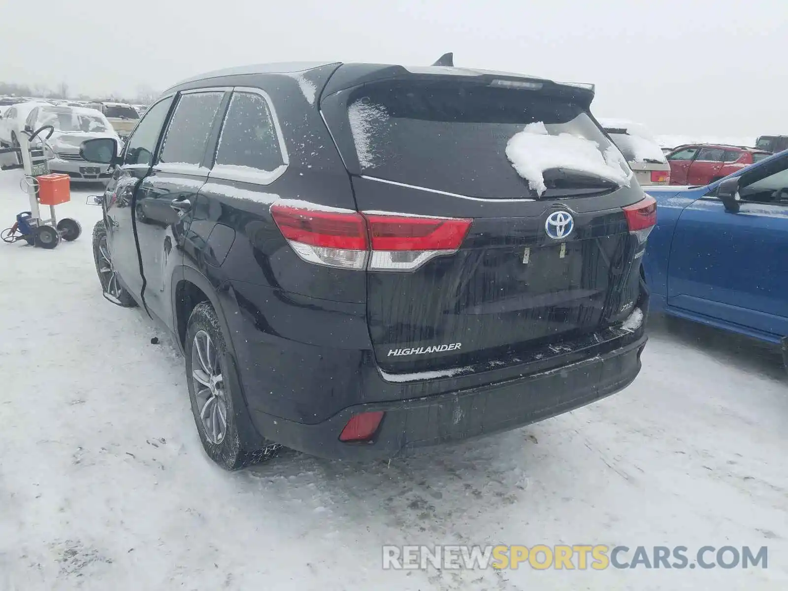 3 Photograph of a damaged car 5TDJGRFH0KS070082 TOYOTA HIGHLANDER 2019