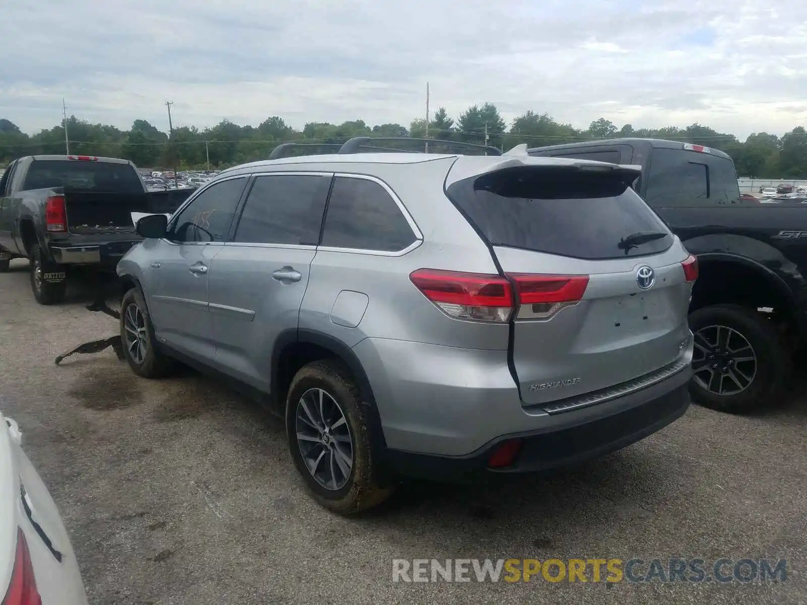 3 Photograph of a damaged car 5TDJGRFH0KS070776 TOYOTA HIGHLANDER 2019