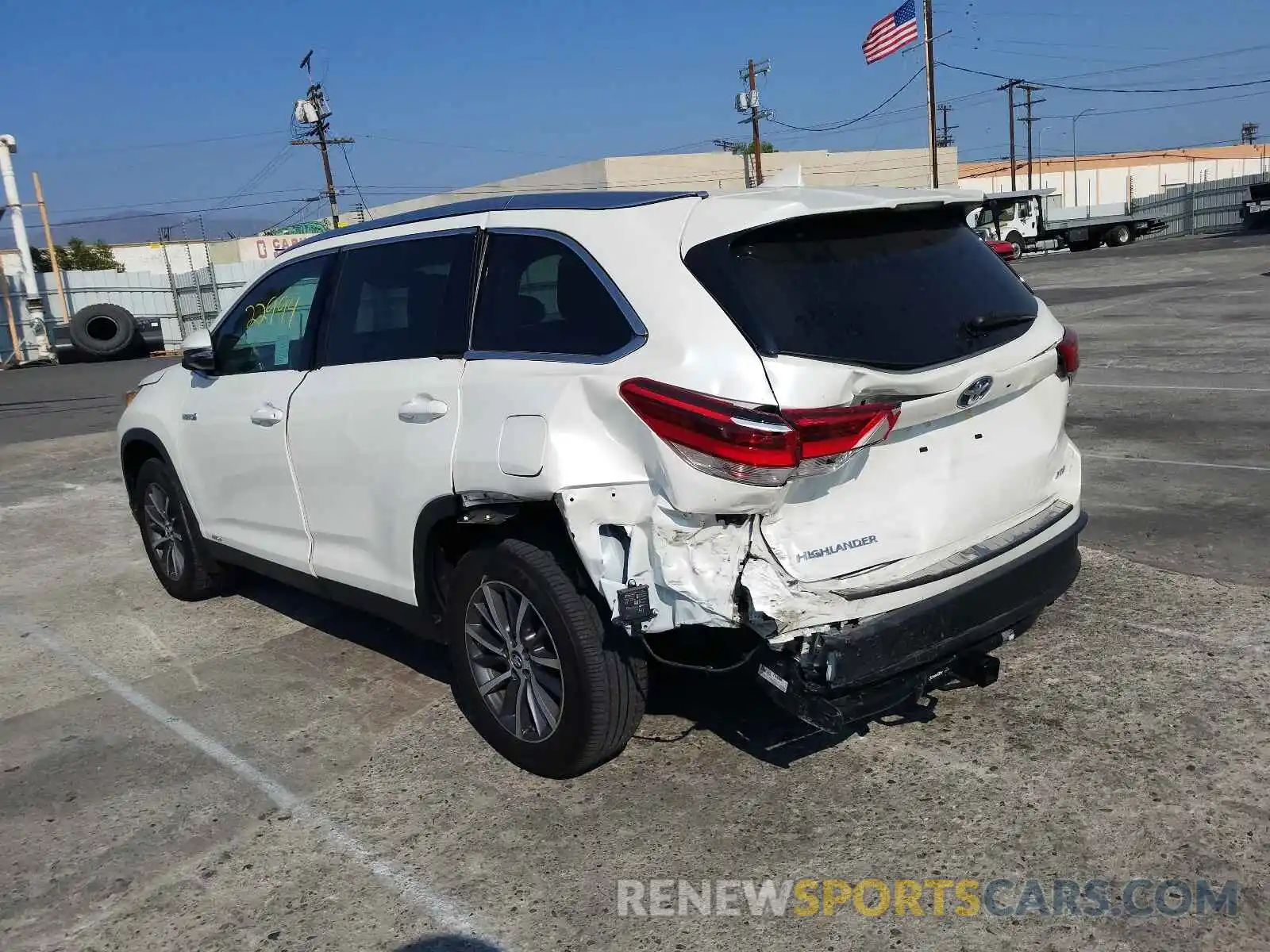 3 Photograph of a damaged car 5TDJGRFH0KS075802 TOYOTA HIGHLANDER 2019