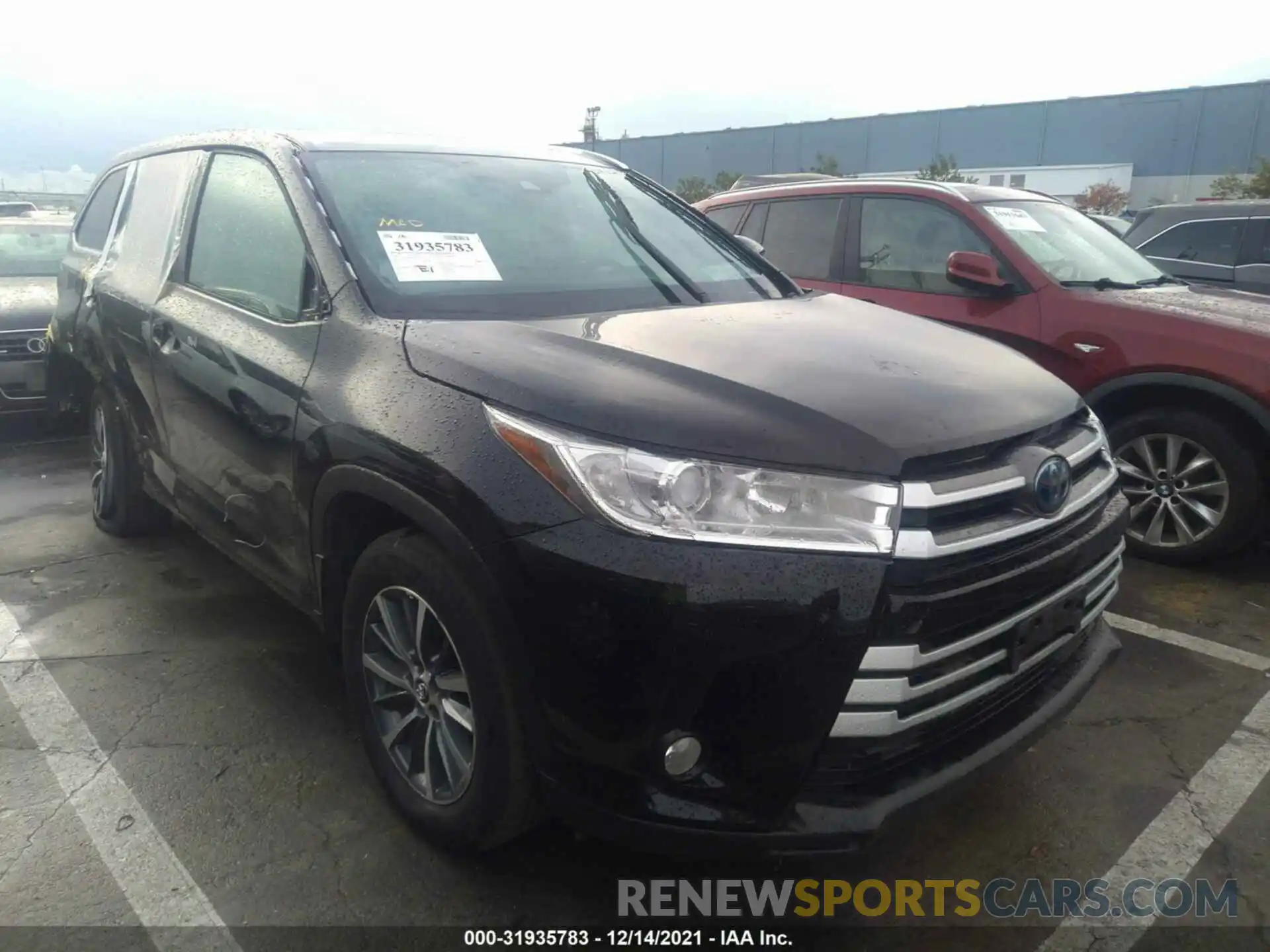 1 Photograph of a damaged car 5TDJGRFH0KS076738 TOYOTA HIGHLANDER 2019