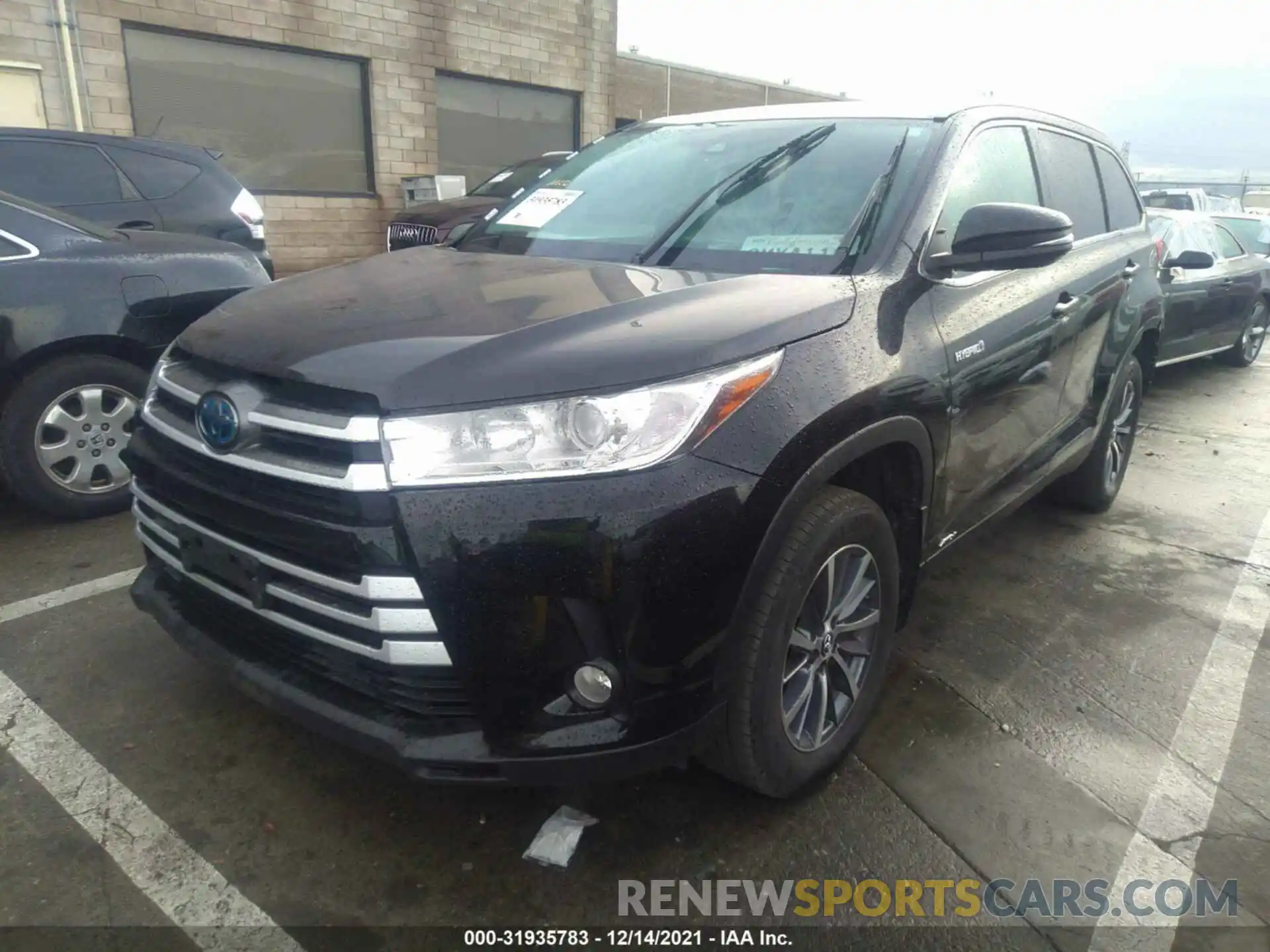 2 Photograph of a damaged car 5TDJGRFH0KS076738 TOYOTA HIGHLANDER 2019