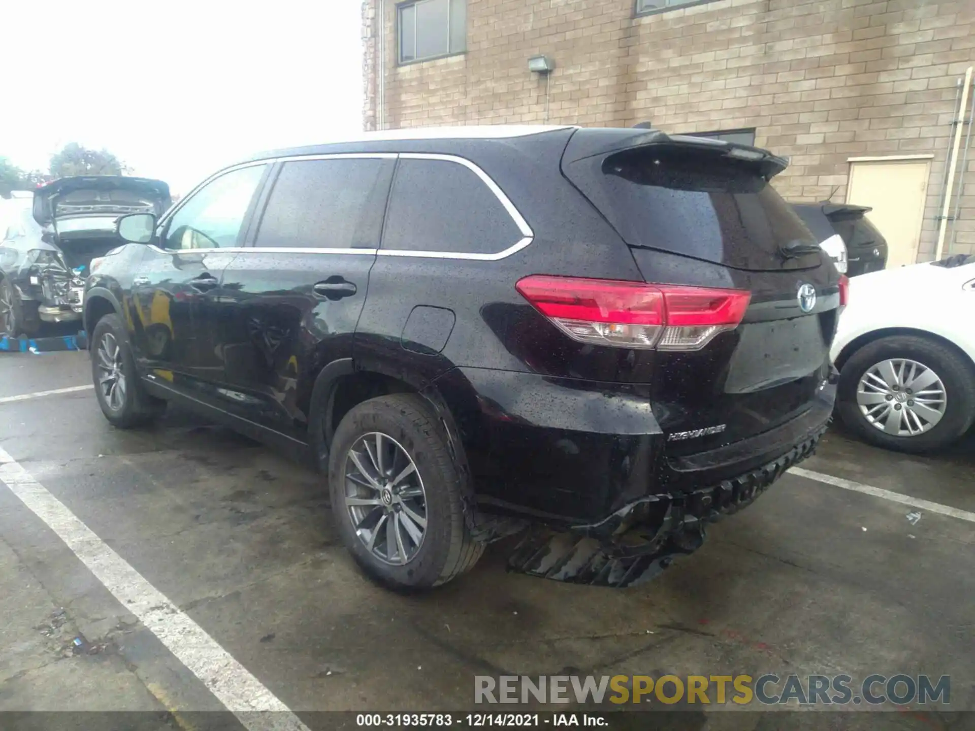 3 Photograph of a damaged car 5TDJGRFH0KS076738 TOYOTA HIGHLANDER 2019