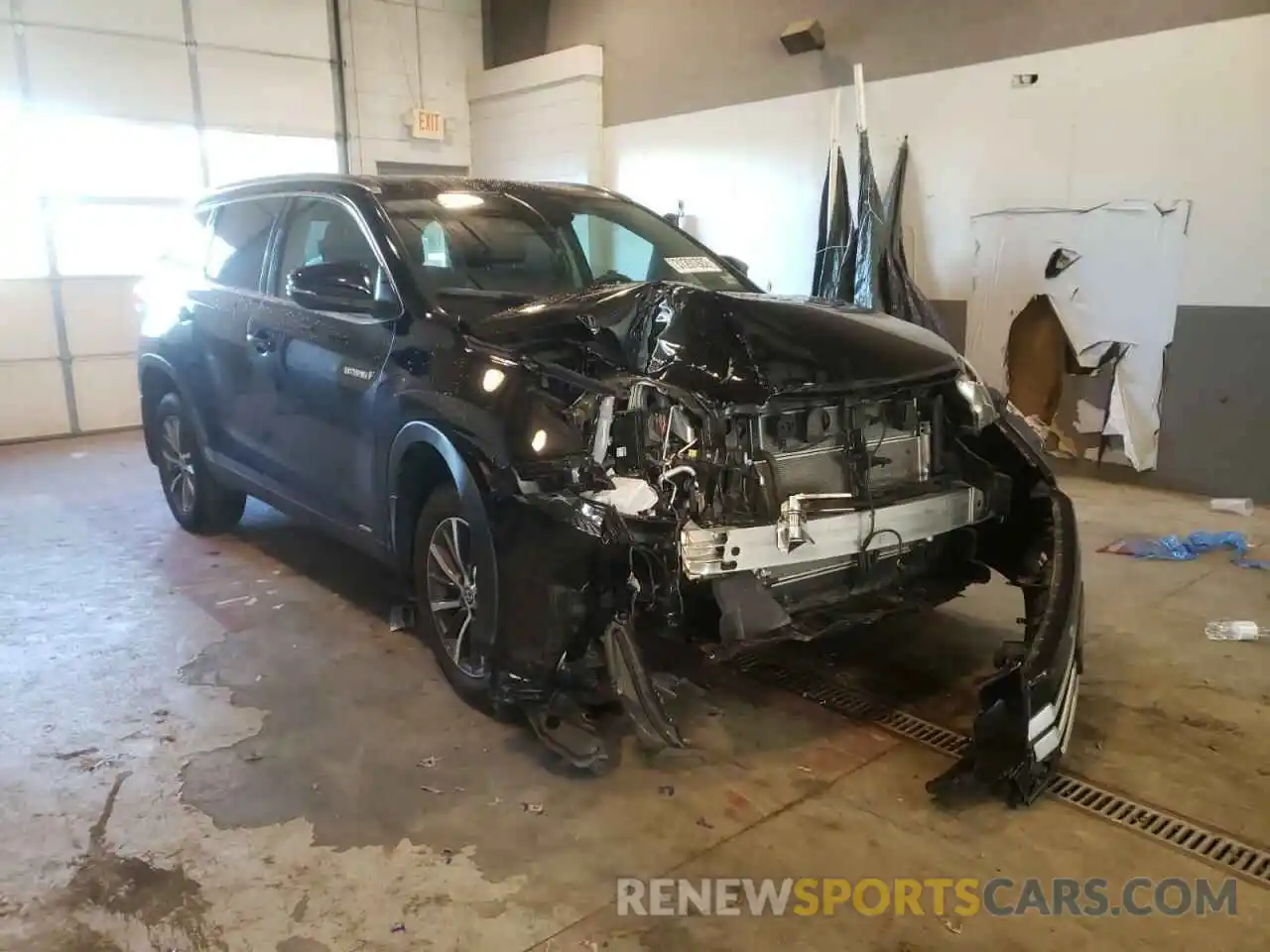 1 Photograph of a damaged car 5TDJGRFH0KS078215 TOYOTA HIGHLANDER 2019